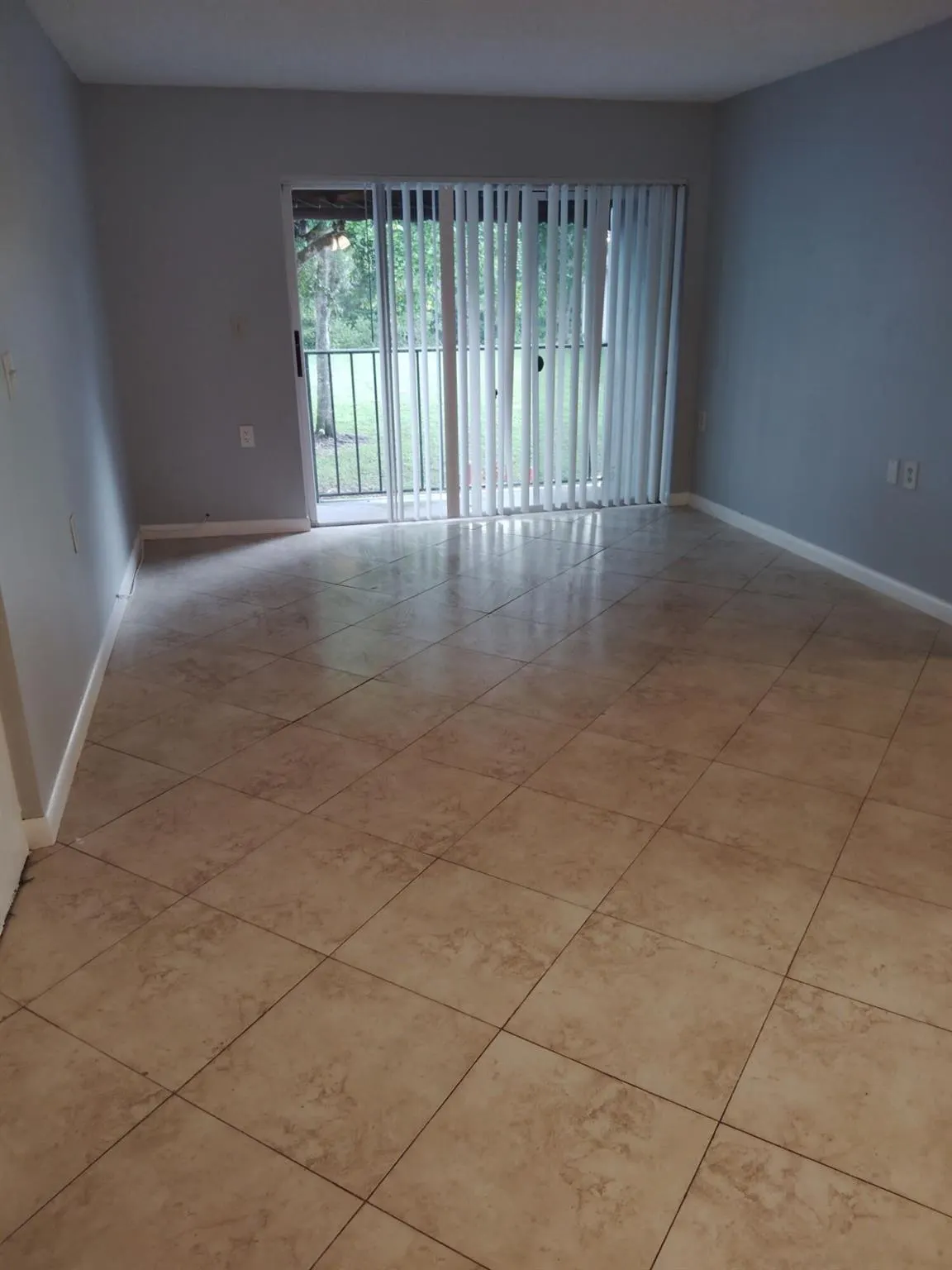 1140 Lake Victoria Drive, #M