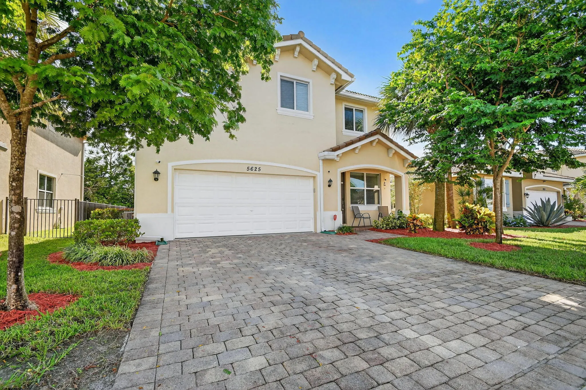 5625 Caranday Palm Drive