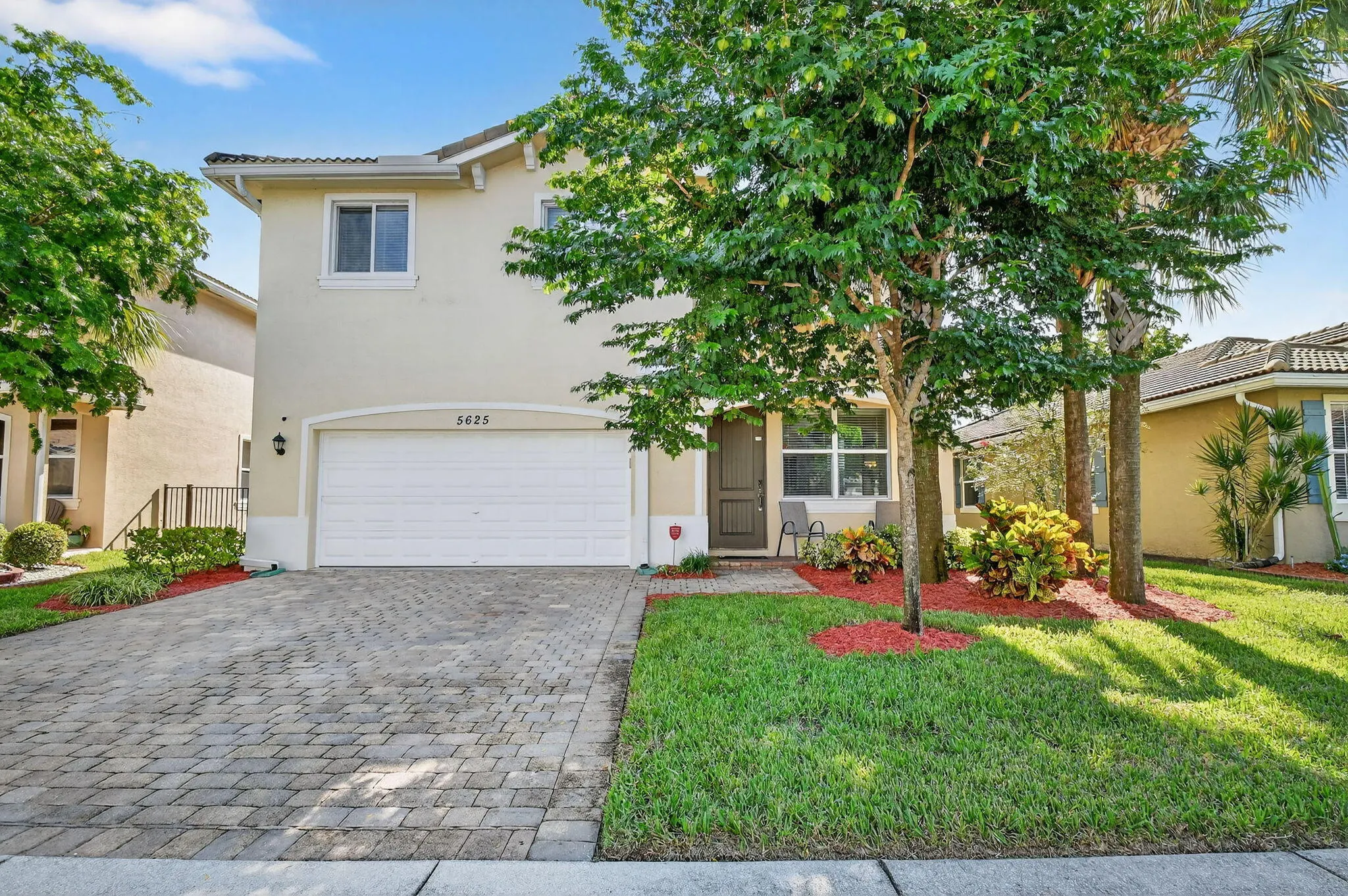 5625 Caranday Palm Drive