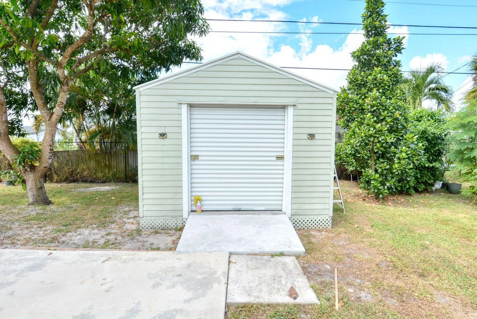220 W Arbor Avenue