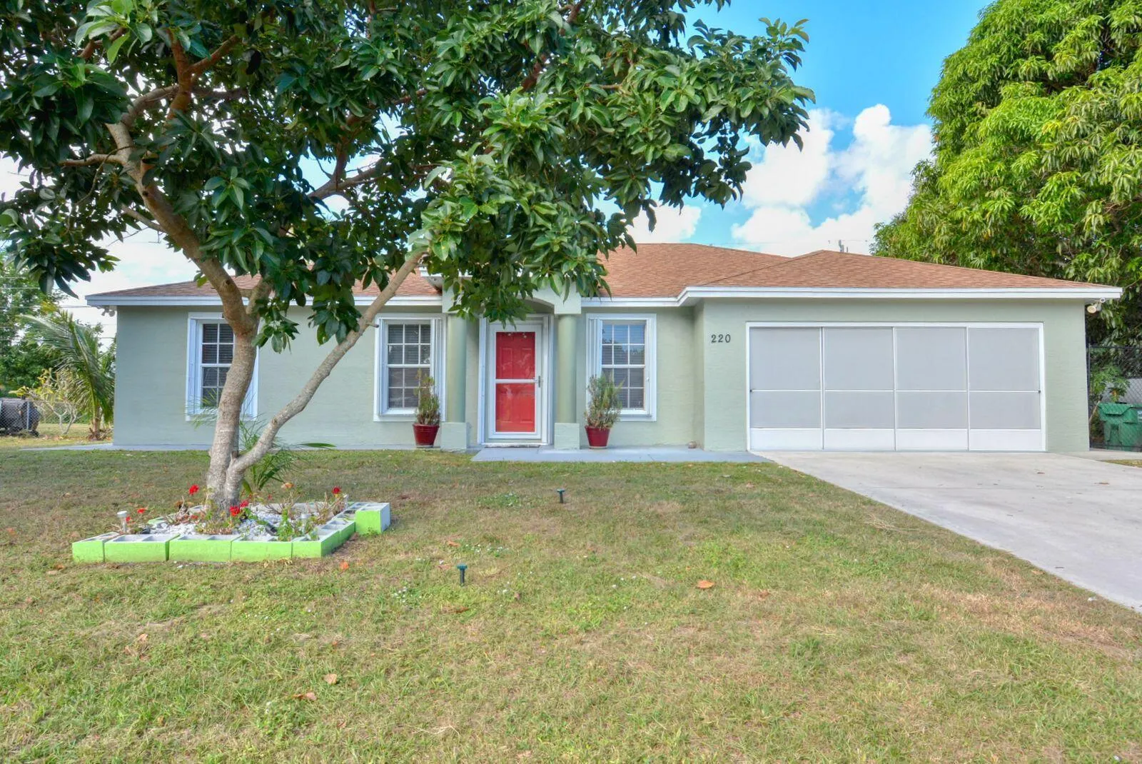 220 W Arbor Avenue