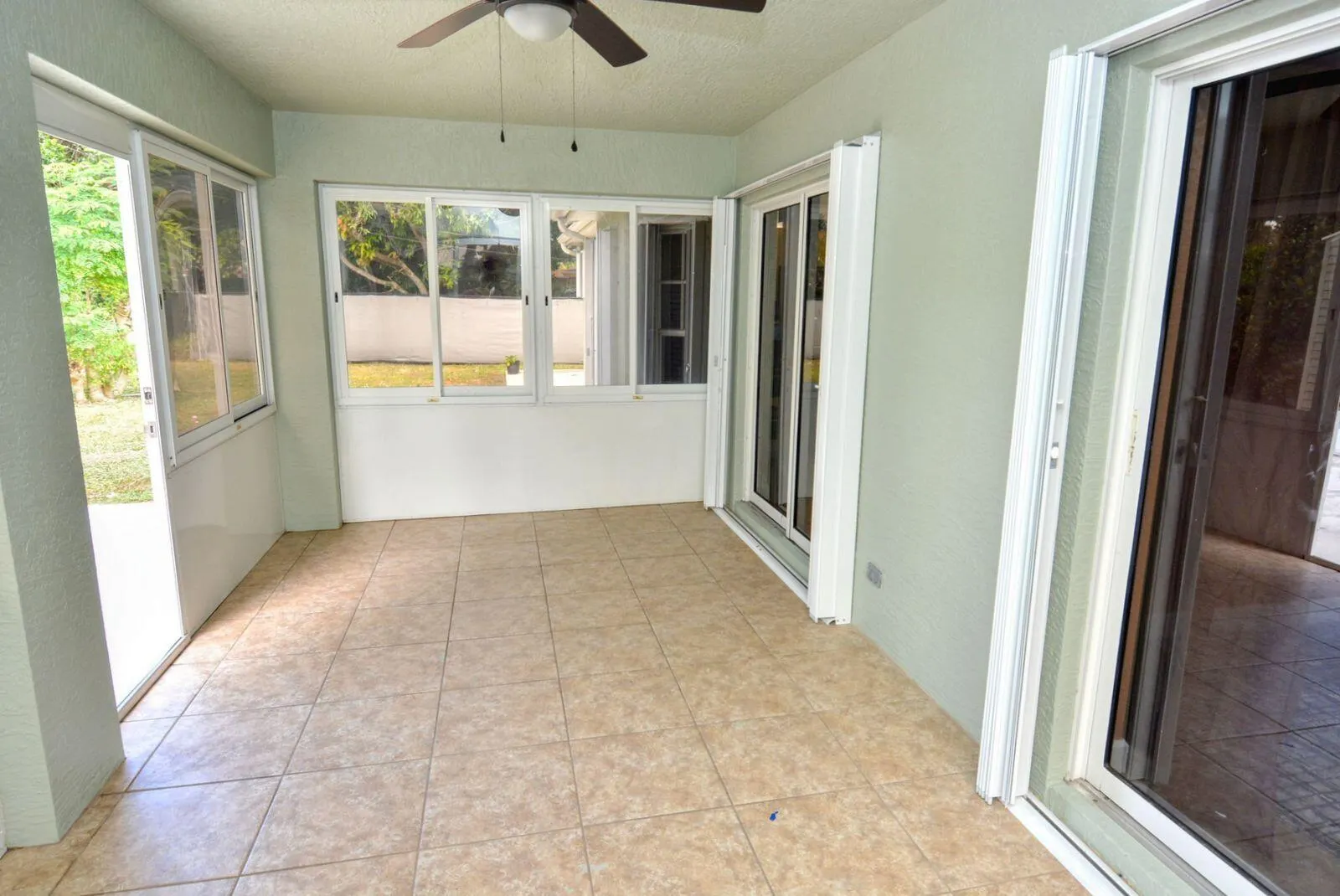 220 W Arbor Avenue