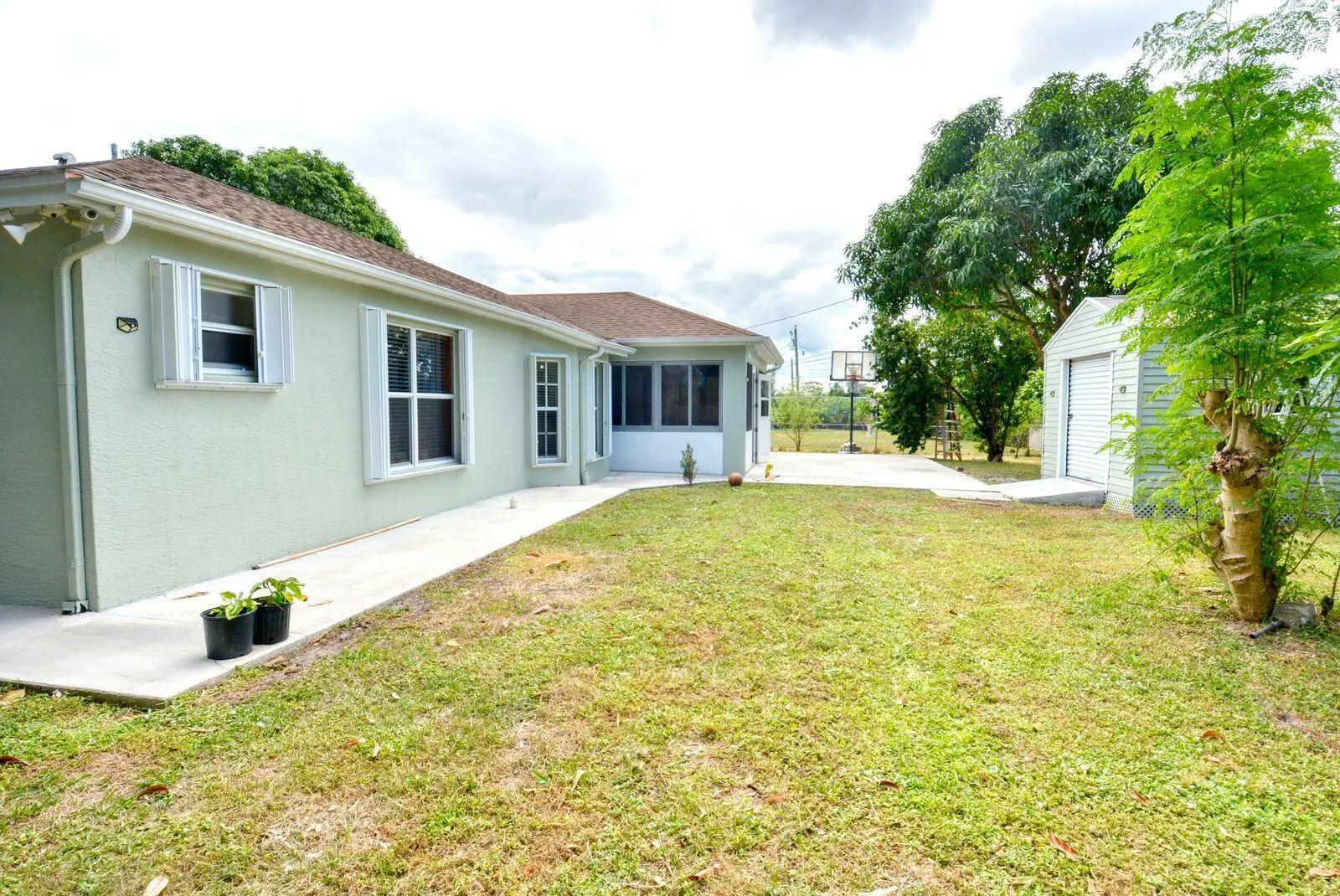 220 W Arbor Avenue