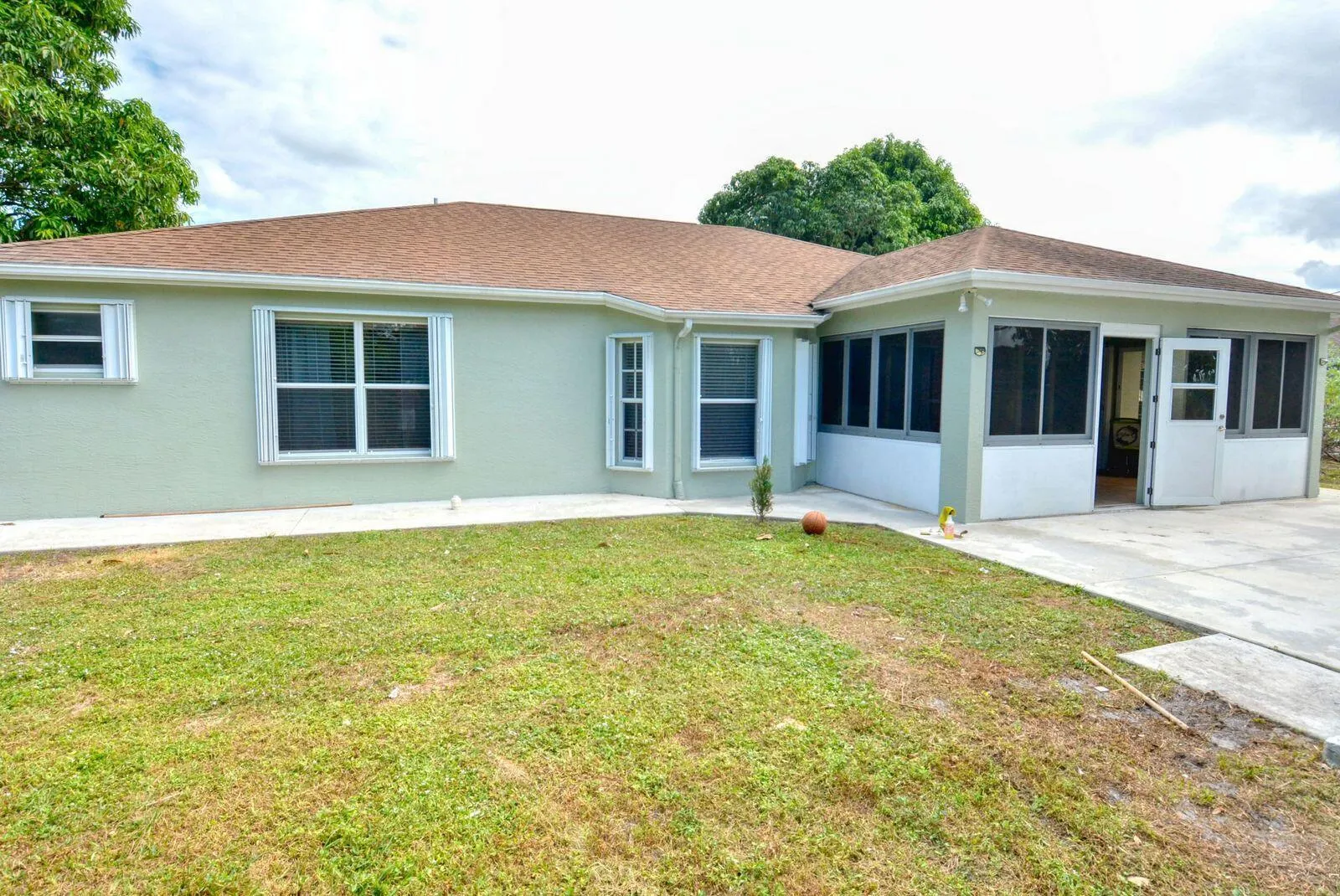 220 W Arbor Avenue