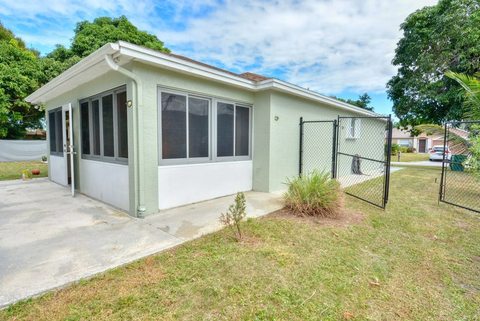 220 W Arbor Avenue