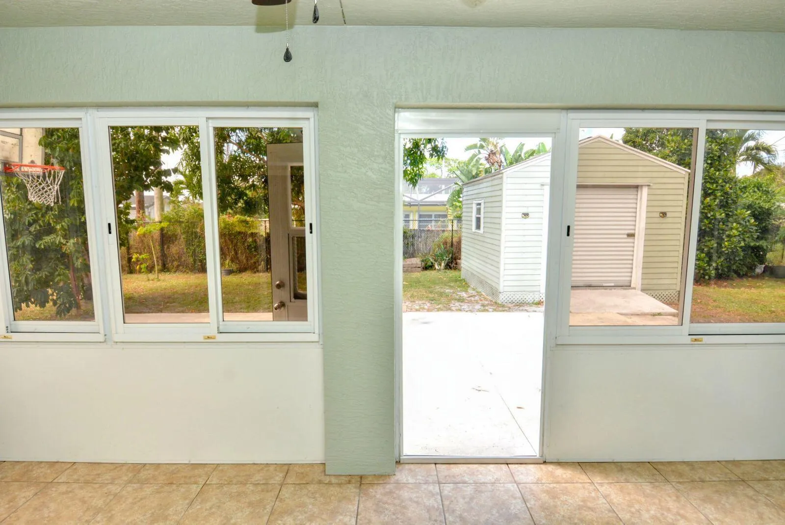 220 W Arbor Avenue