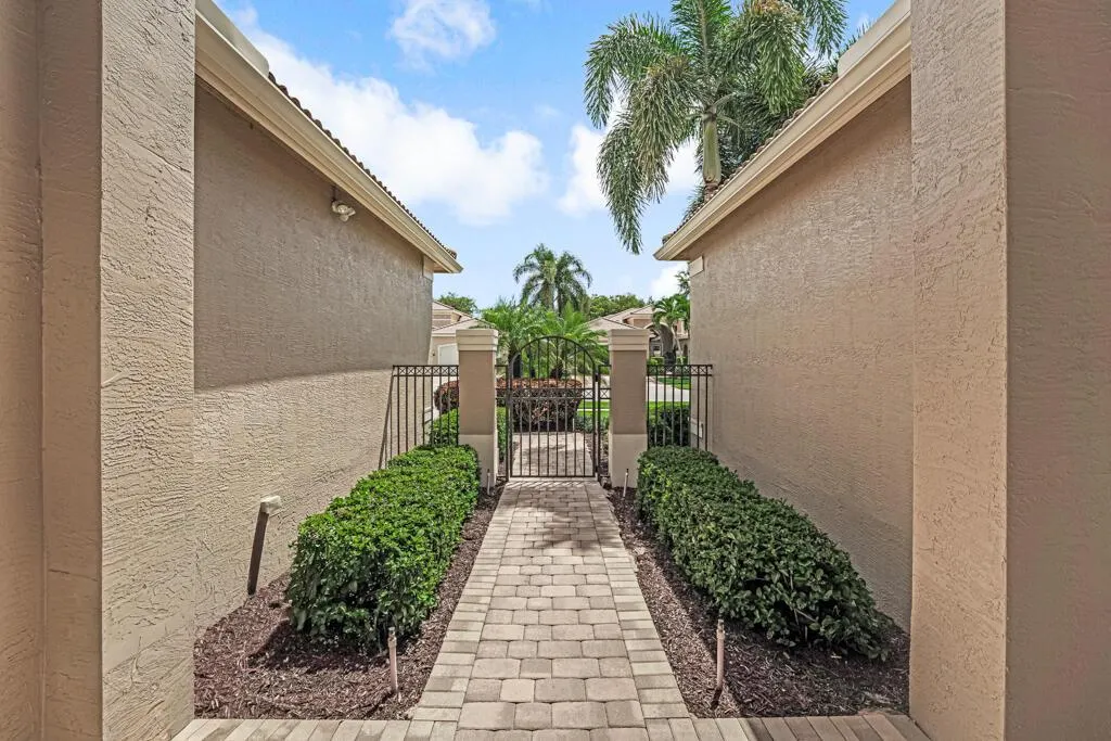 10606 Whitewind Circle