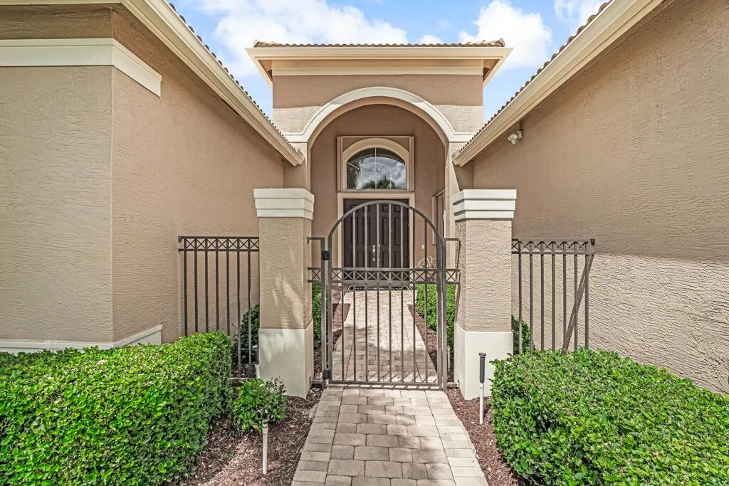 10606 Whitewind Circle