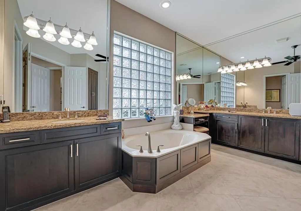 10606 Whitewind Circle