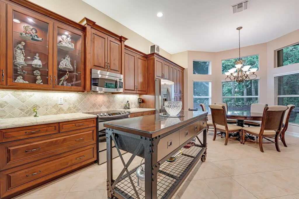 10606 Whitewind Circle