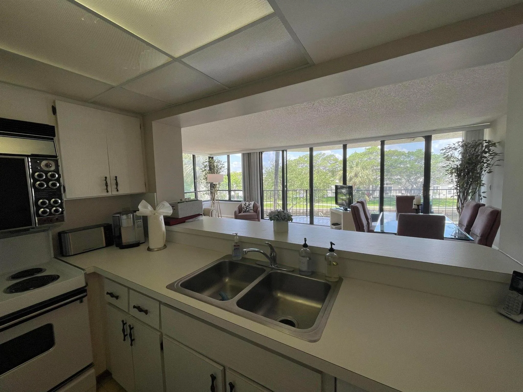799 Jeffery Street, #302