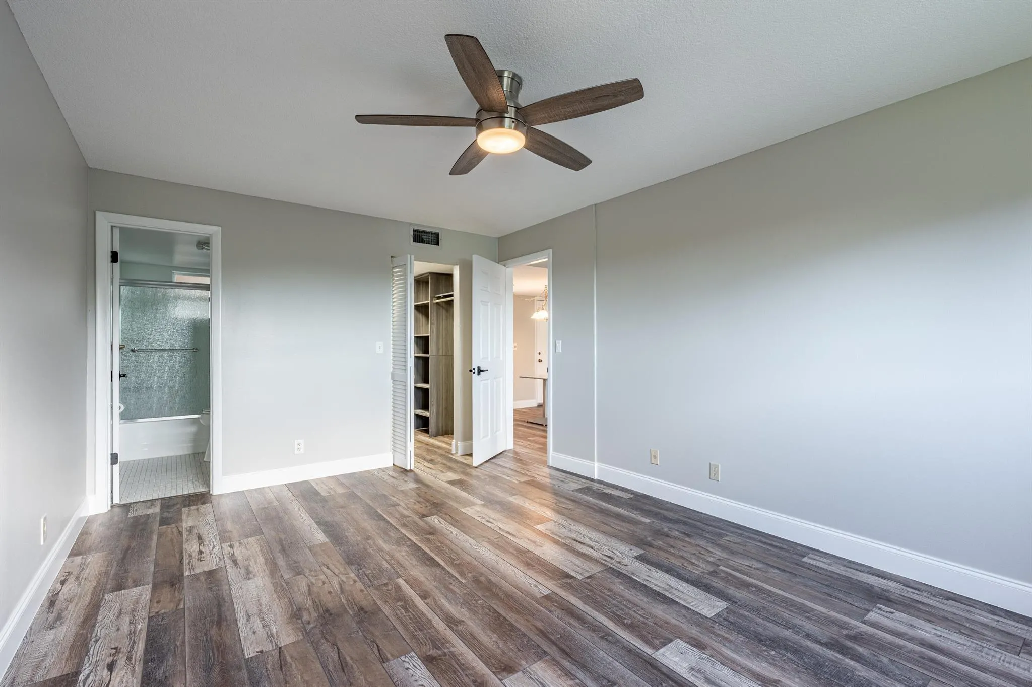 729 Lori Drive, #305
