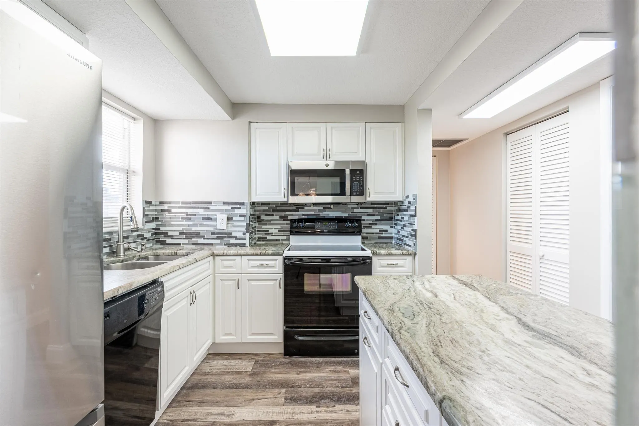 729 Lori Drive, #305