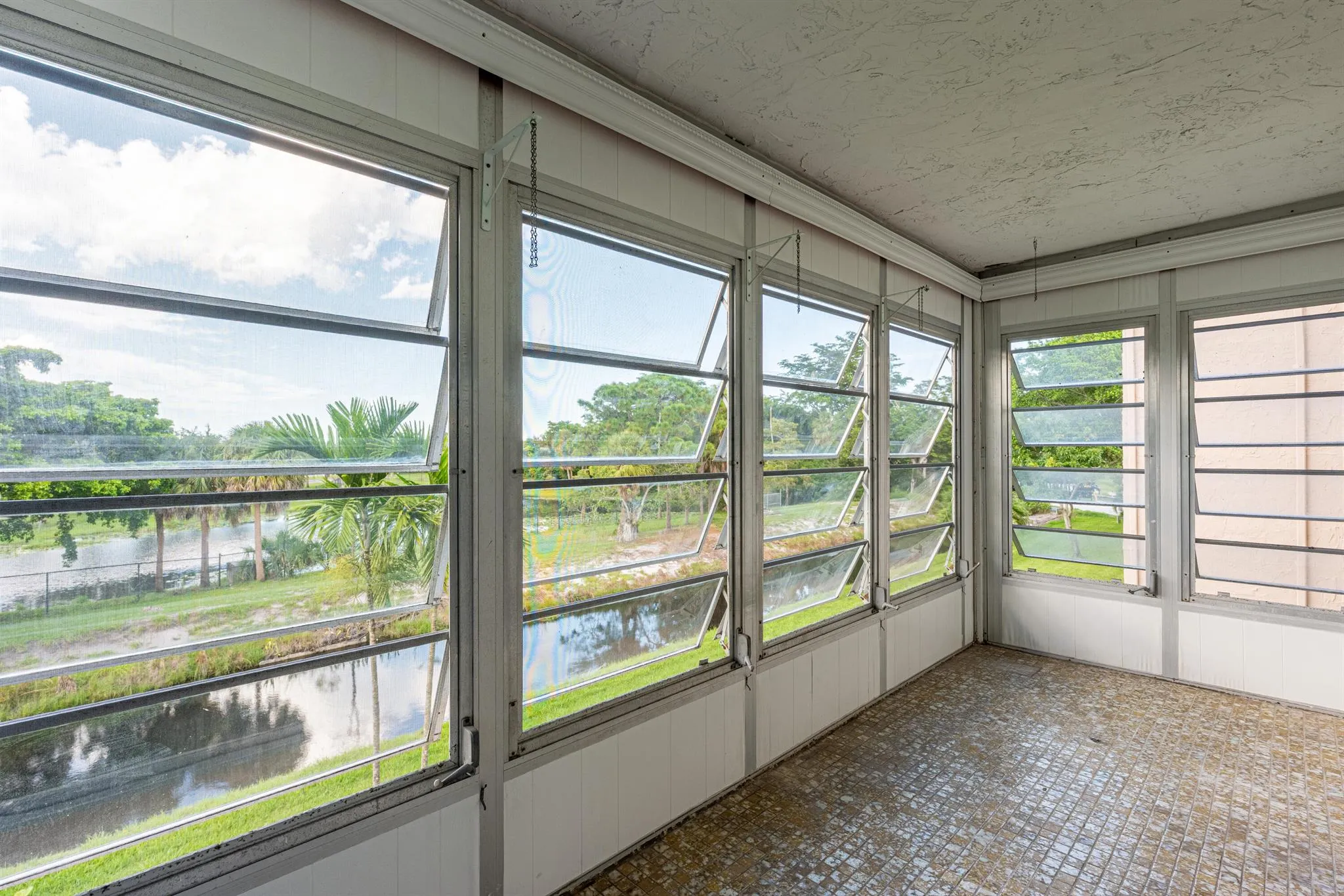 729 Lori Drive, #305