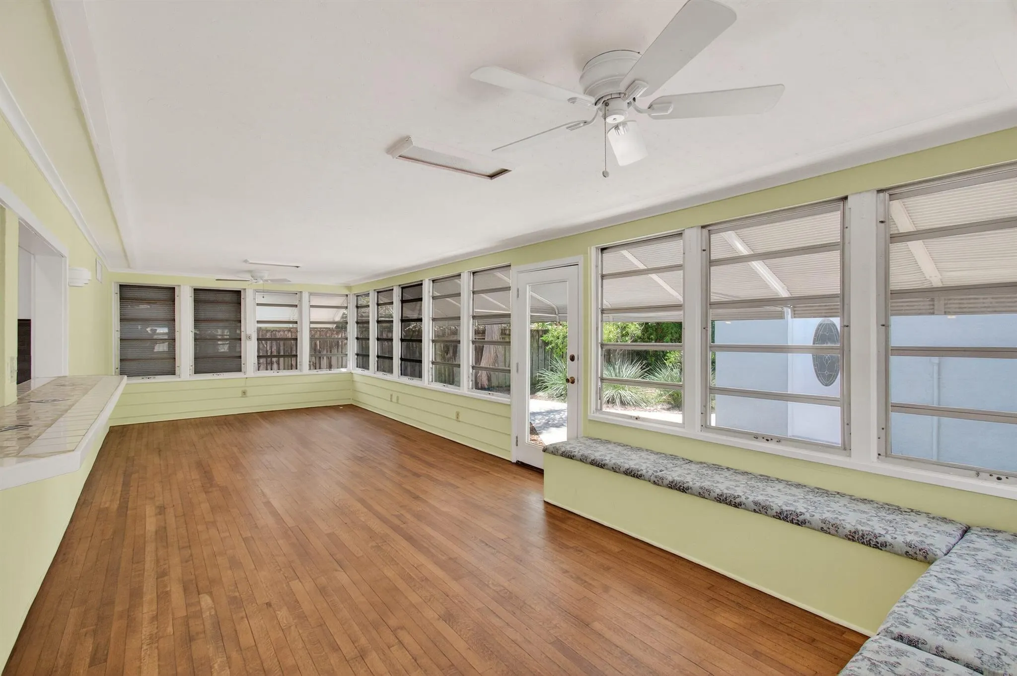 817 N Palmway