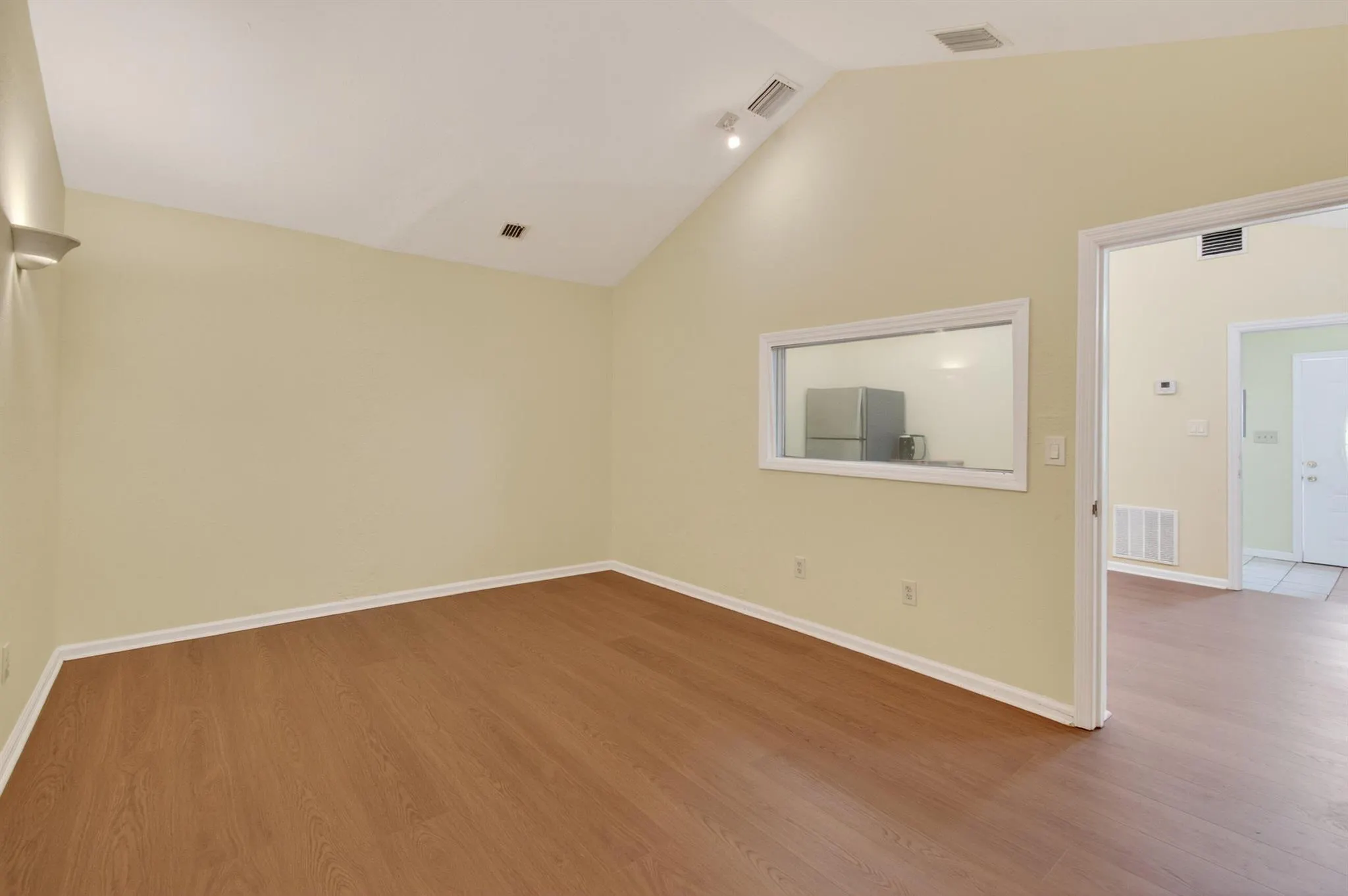 817 N Palmway