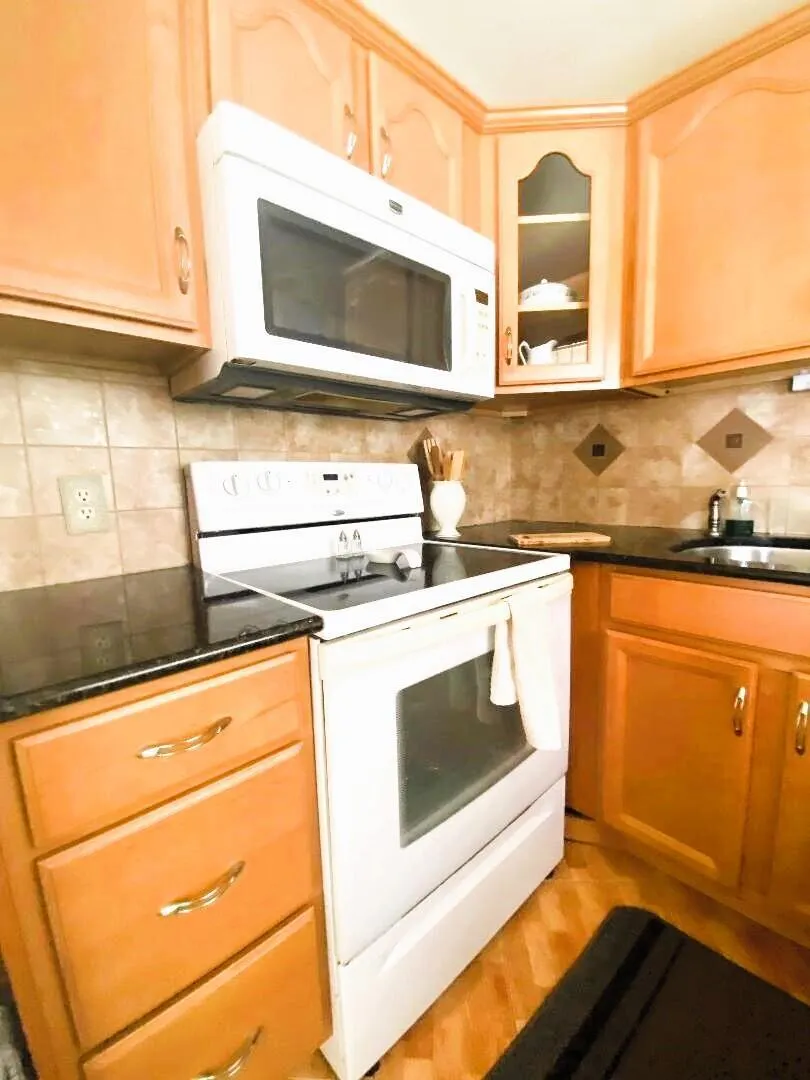 208 Chatham J, #208