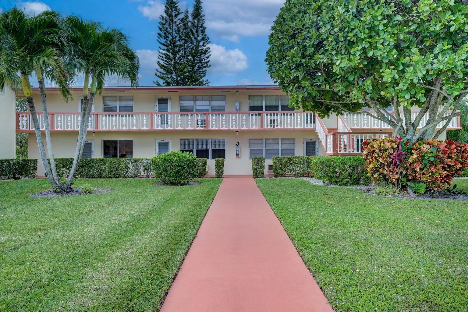 208 Chatham J, #208