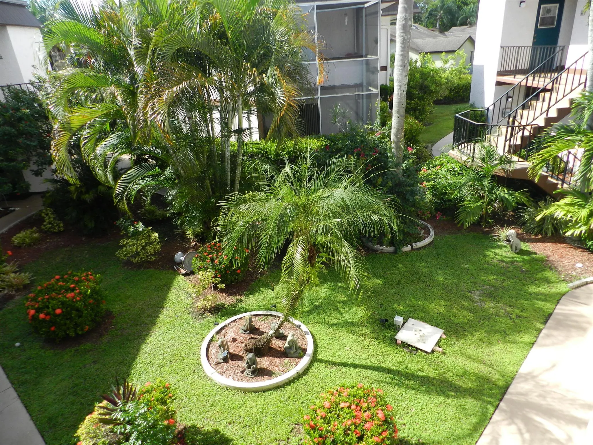 6 Greenway Village N, #202