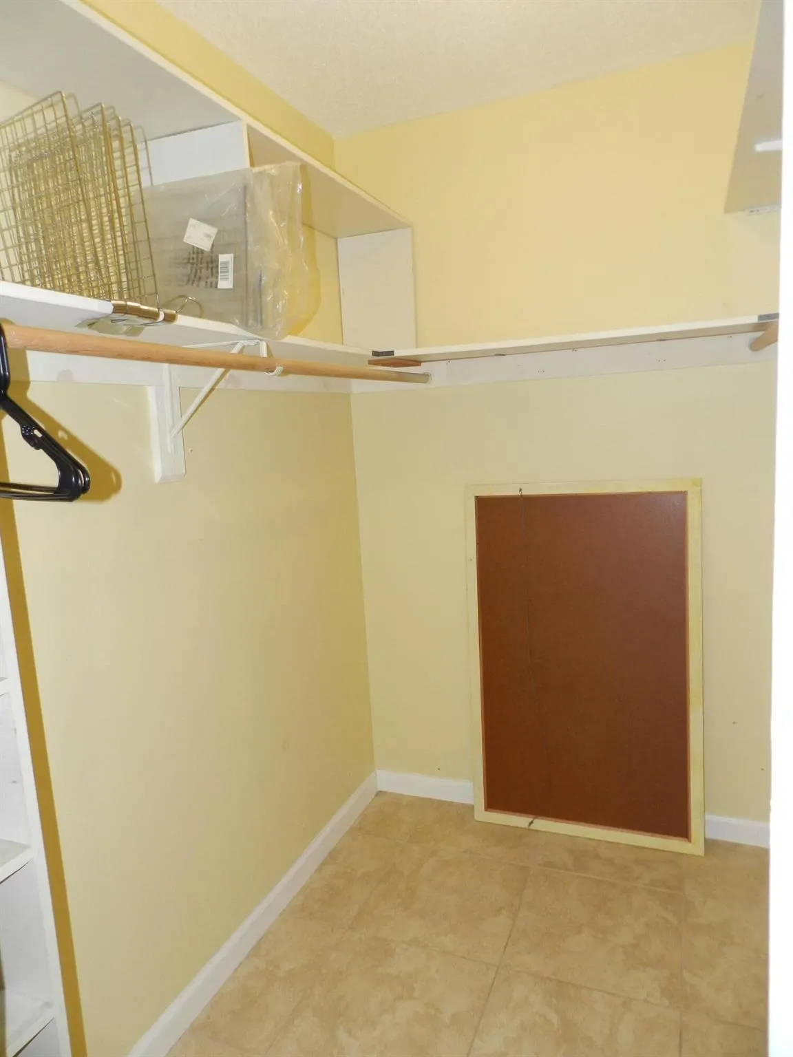 6 Greenway Village N, #202