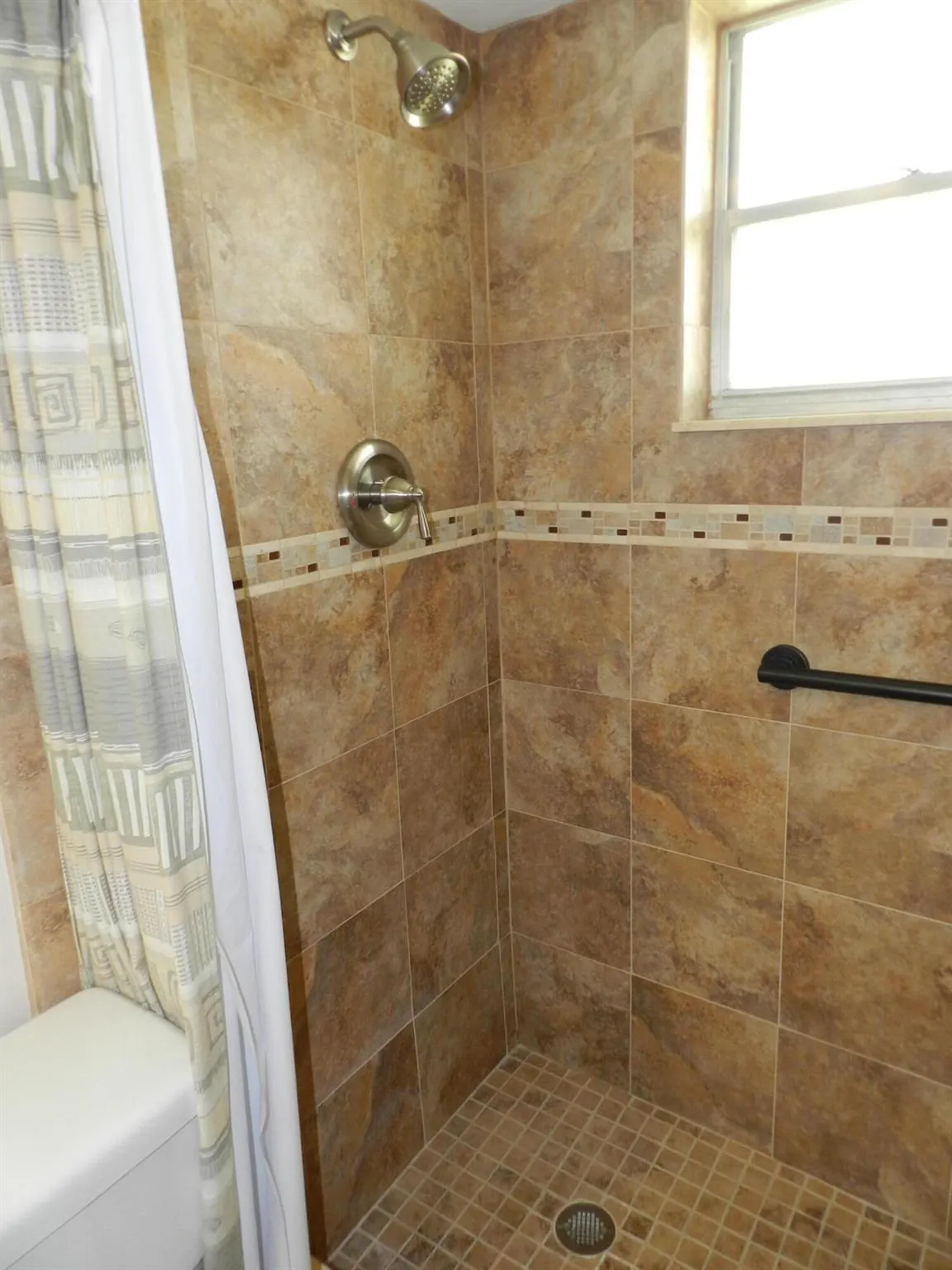 6 Greenway Village N, #202