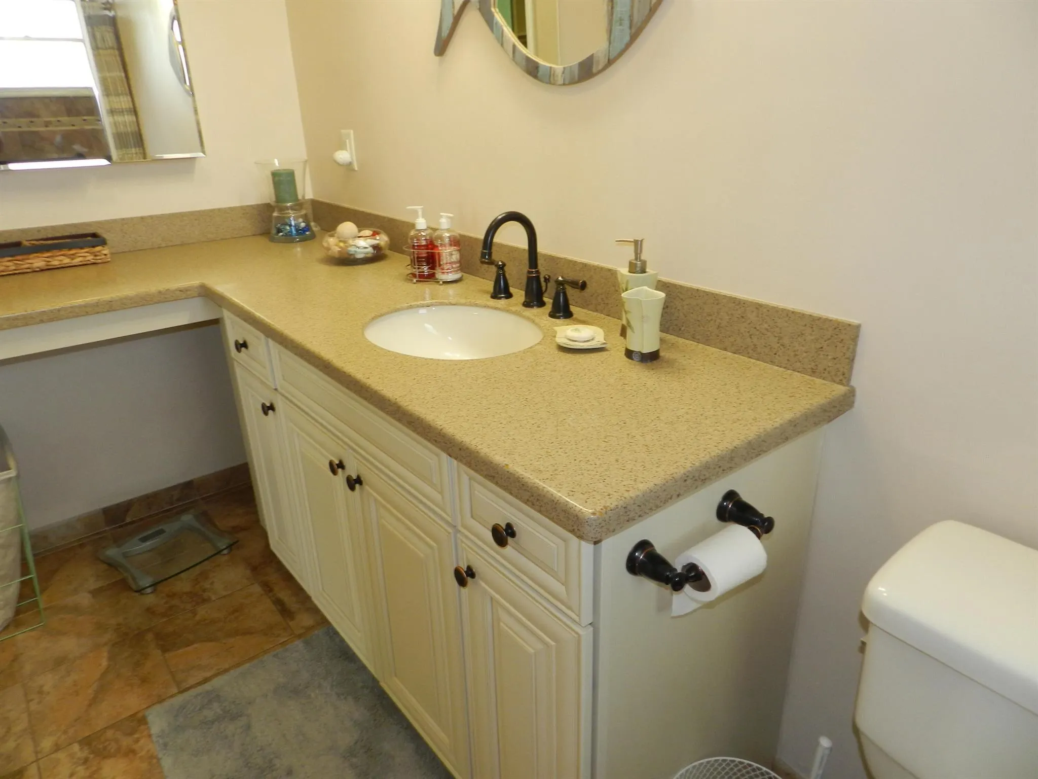 6 Greenway Village N, #202