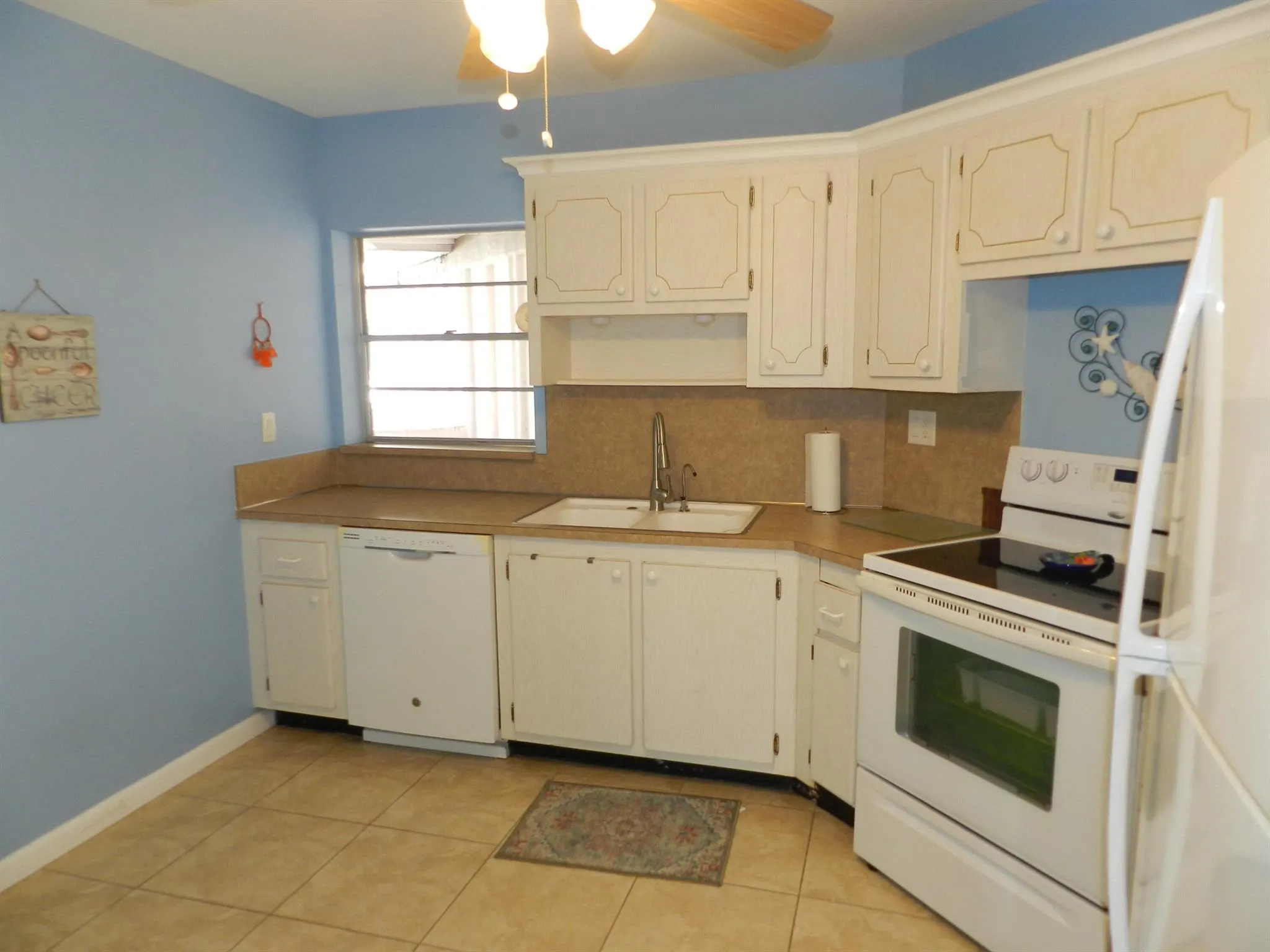 6 Greenway Village N, #202