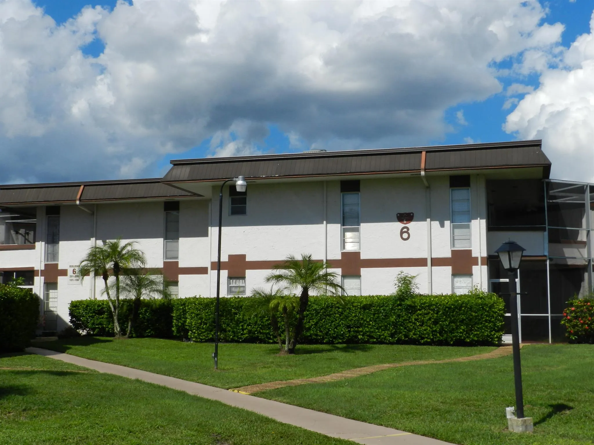 6 Greenway Village N, #202