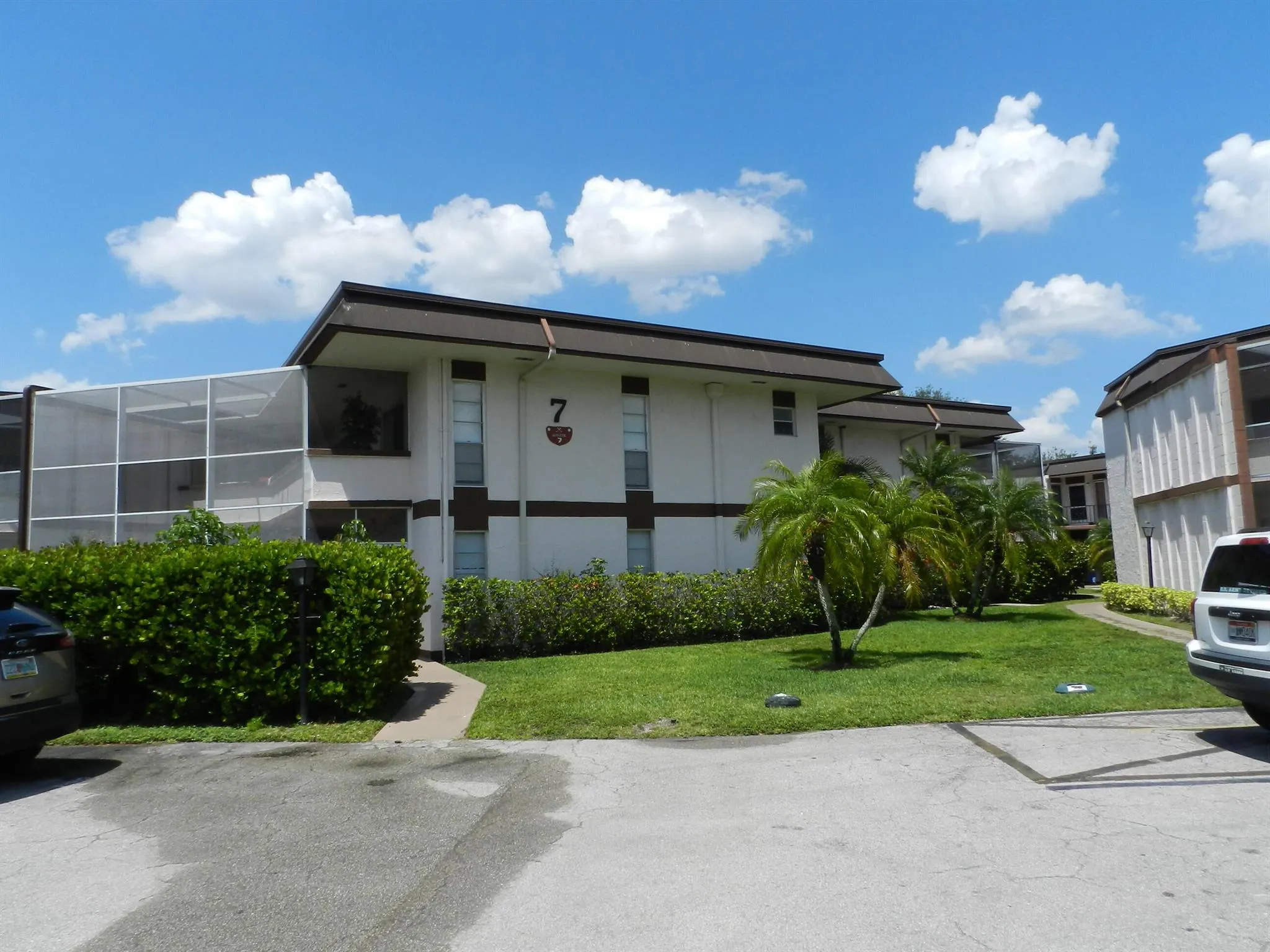6 Greenway Village N, #202