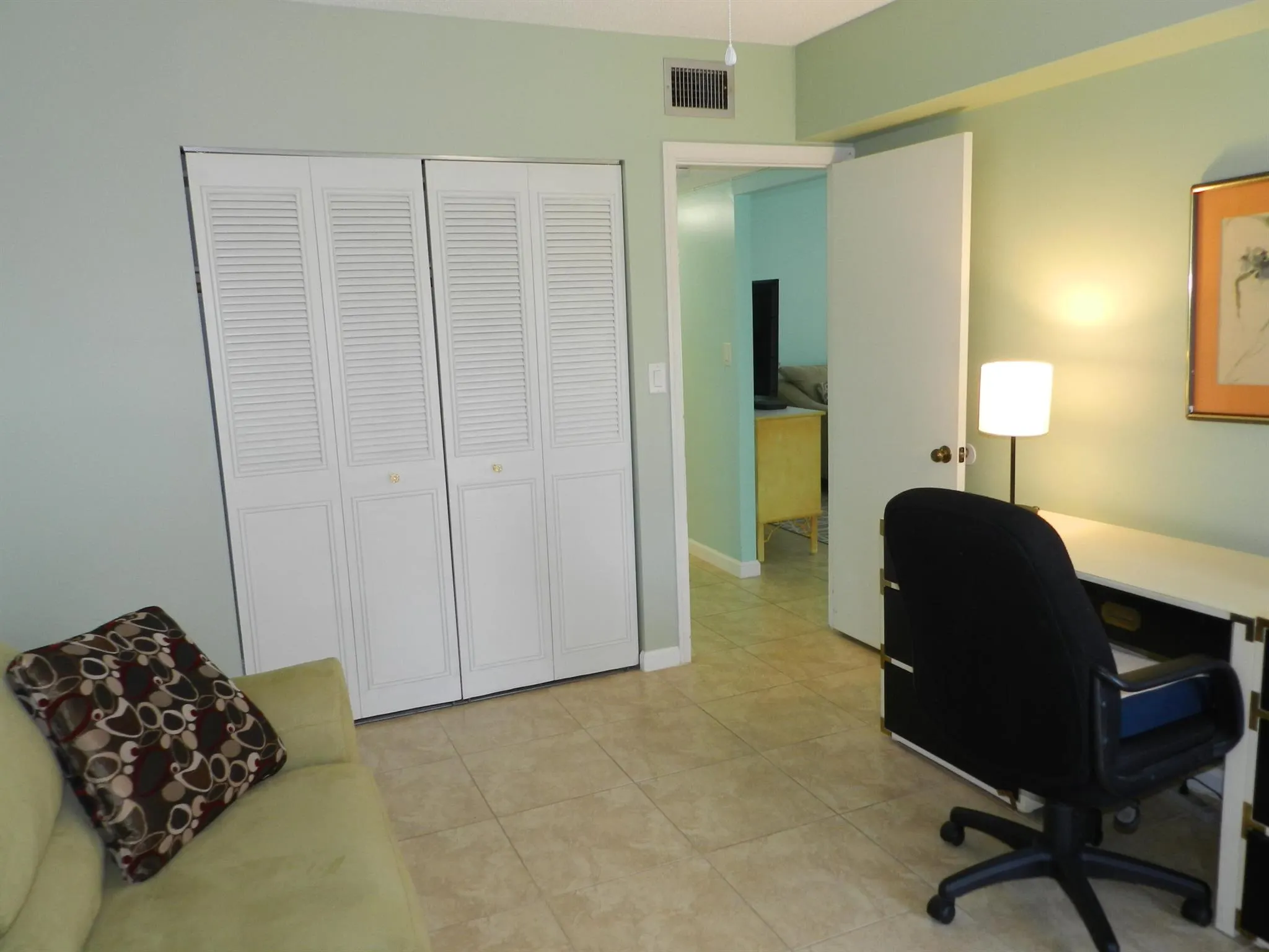 6 Greenway Village N, #202