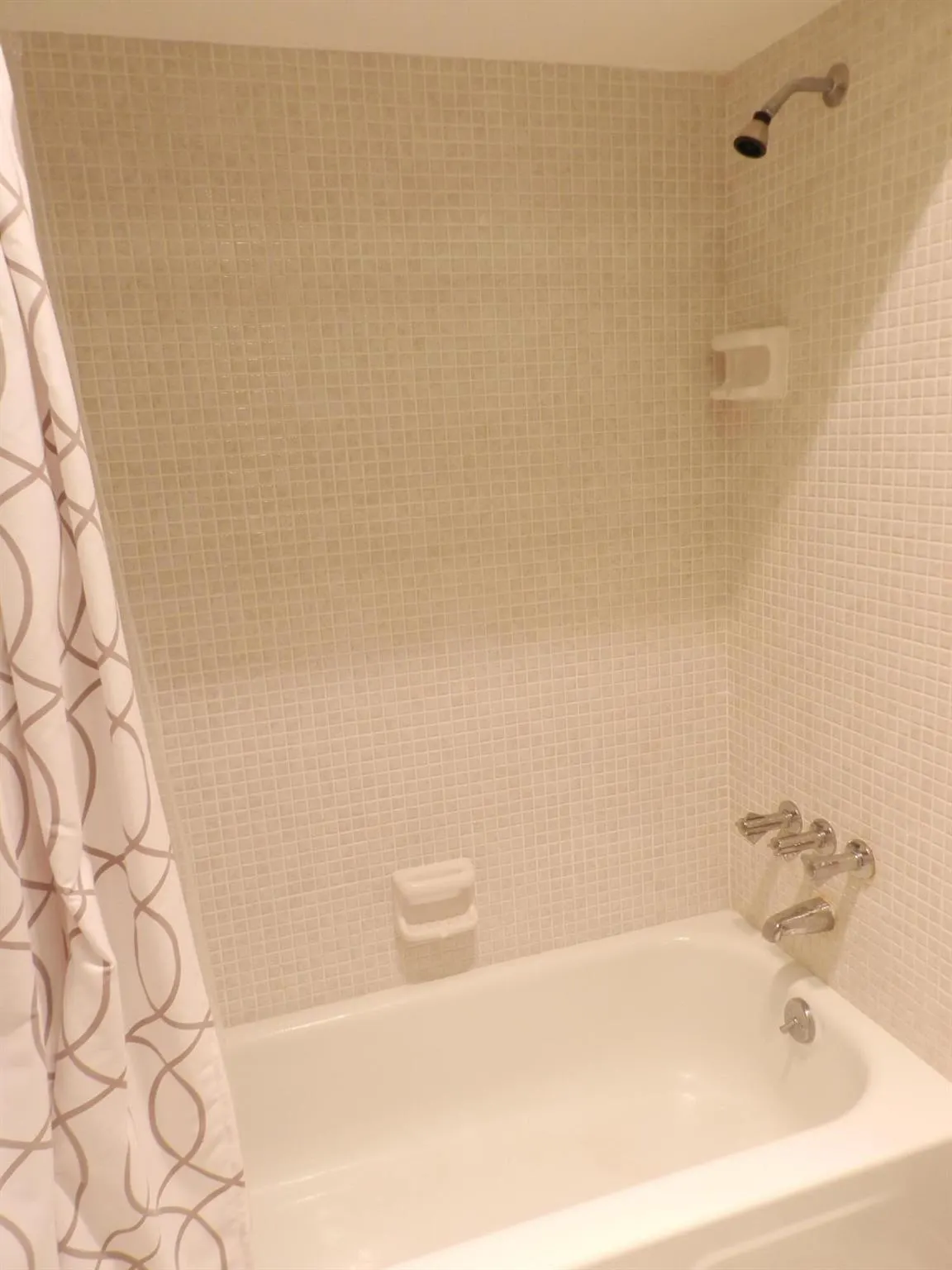 6 Greenway Village N, #202