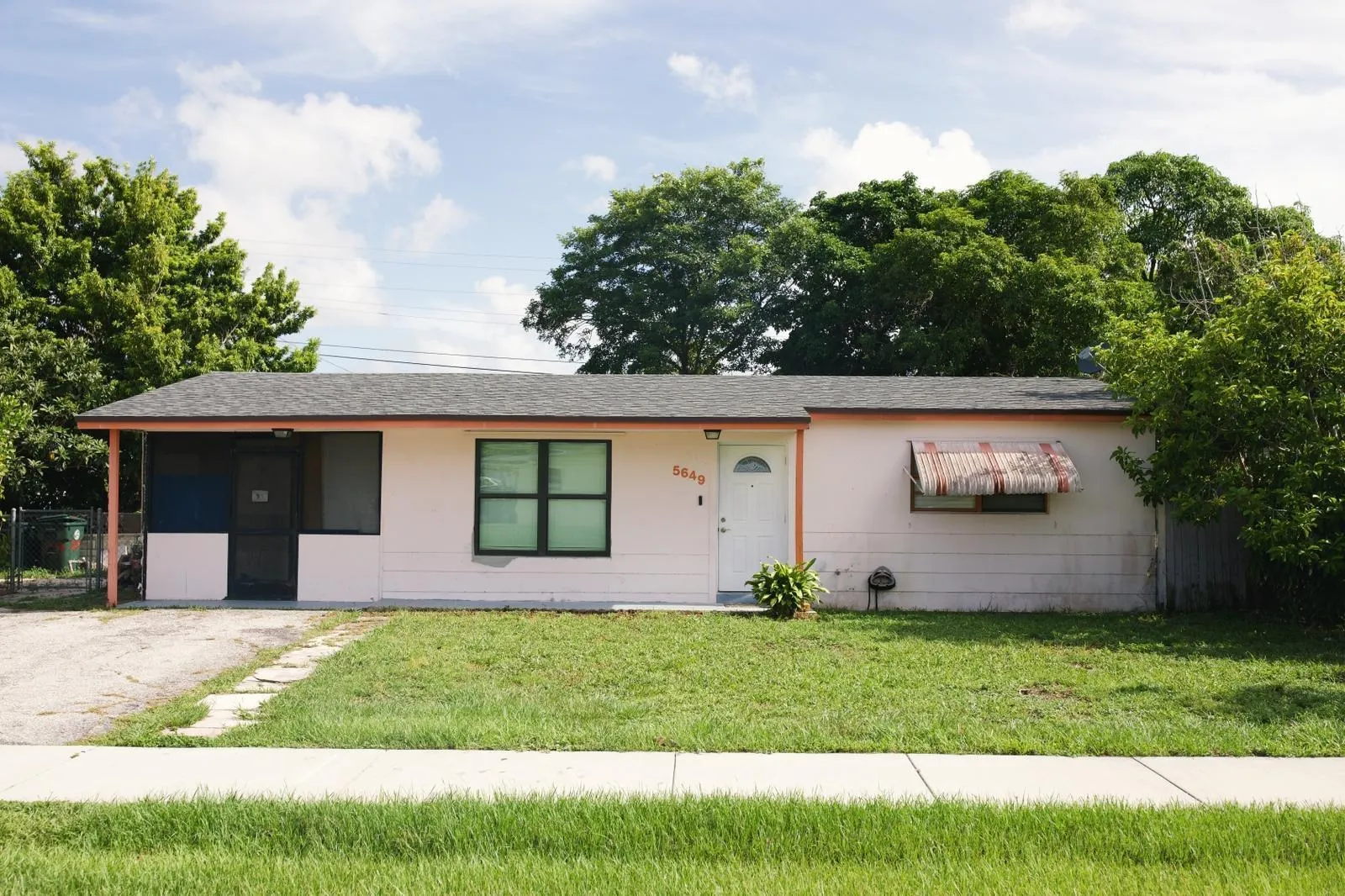 5649 S 37th Court
