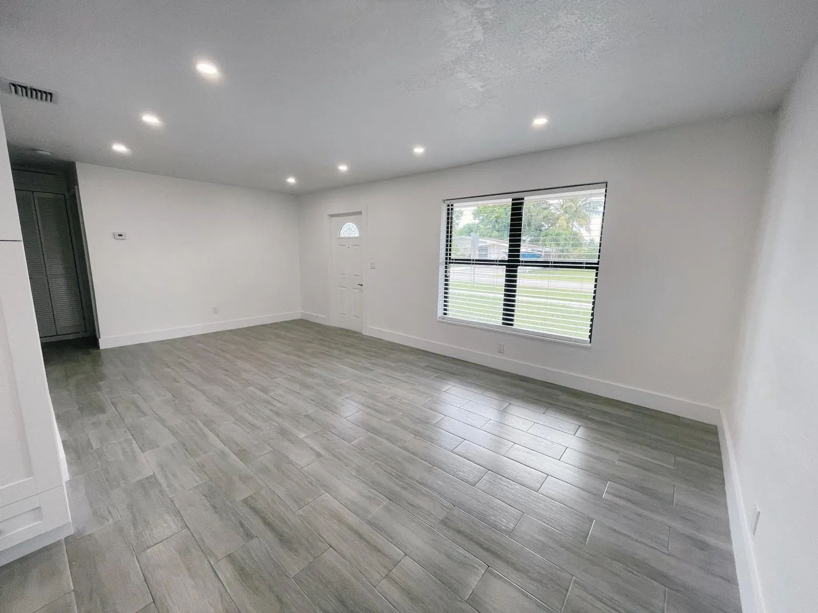 5649 S 37th Court