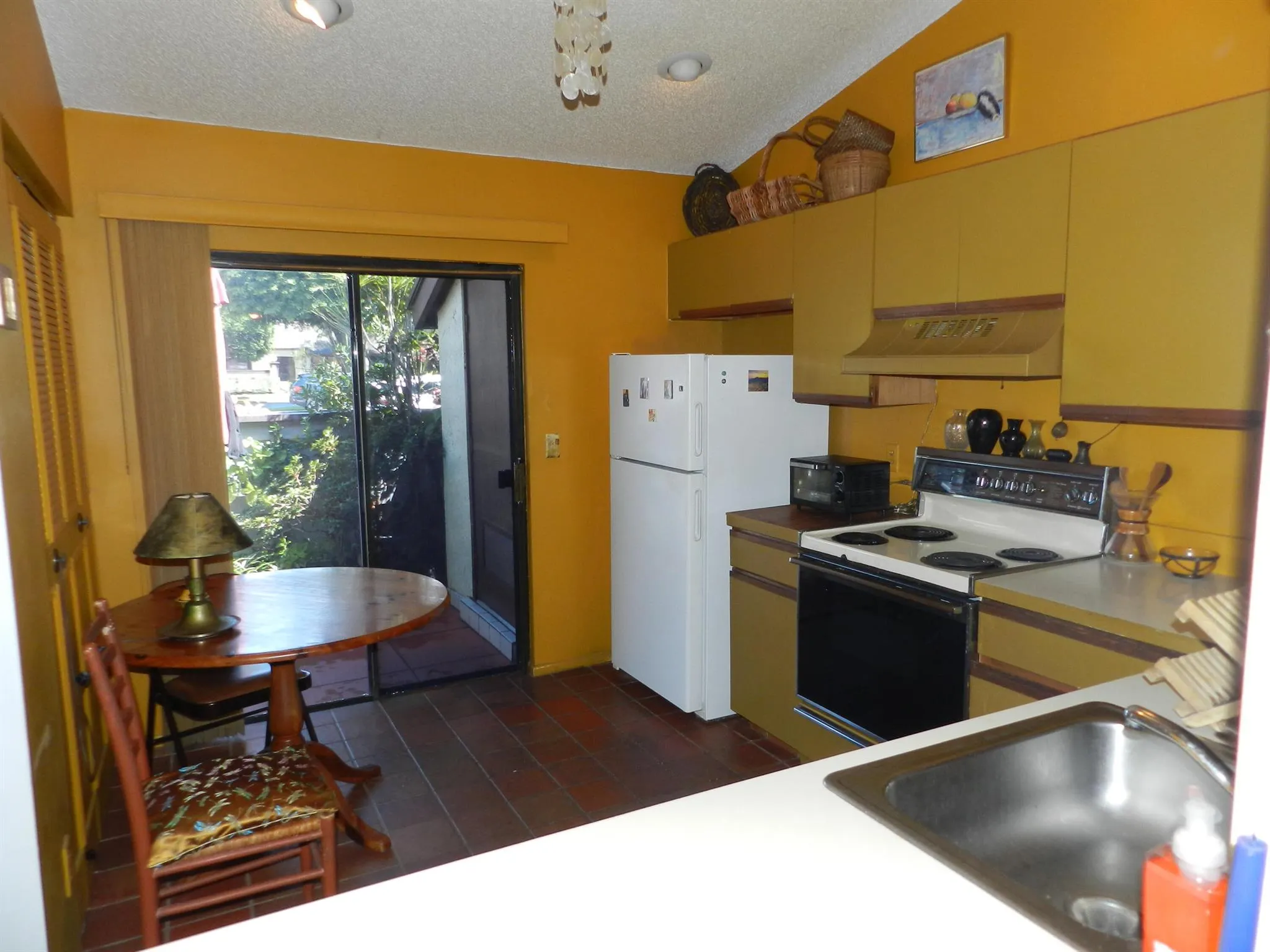 450 Knollwood Court