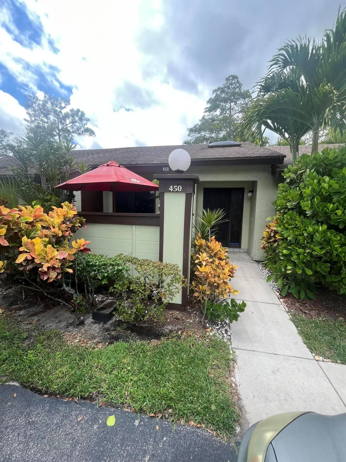 450 Knollwood Court