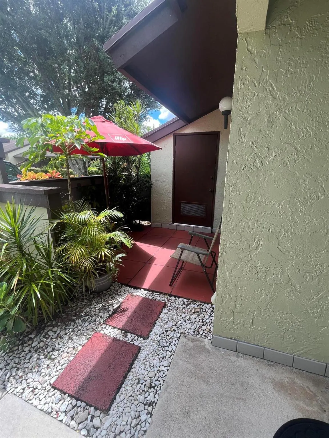 450 Knollwood Court