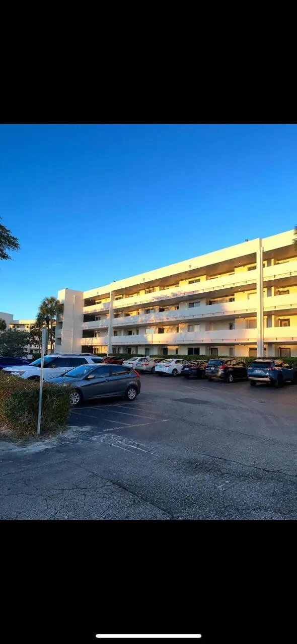 3186 Via Poinciana, #211