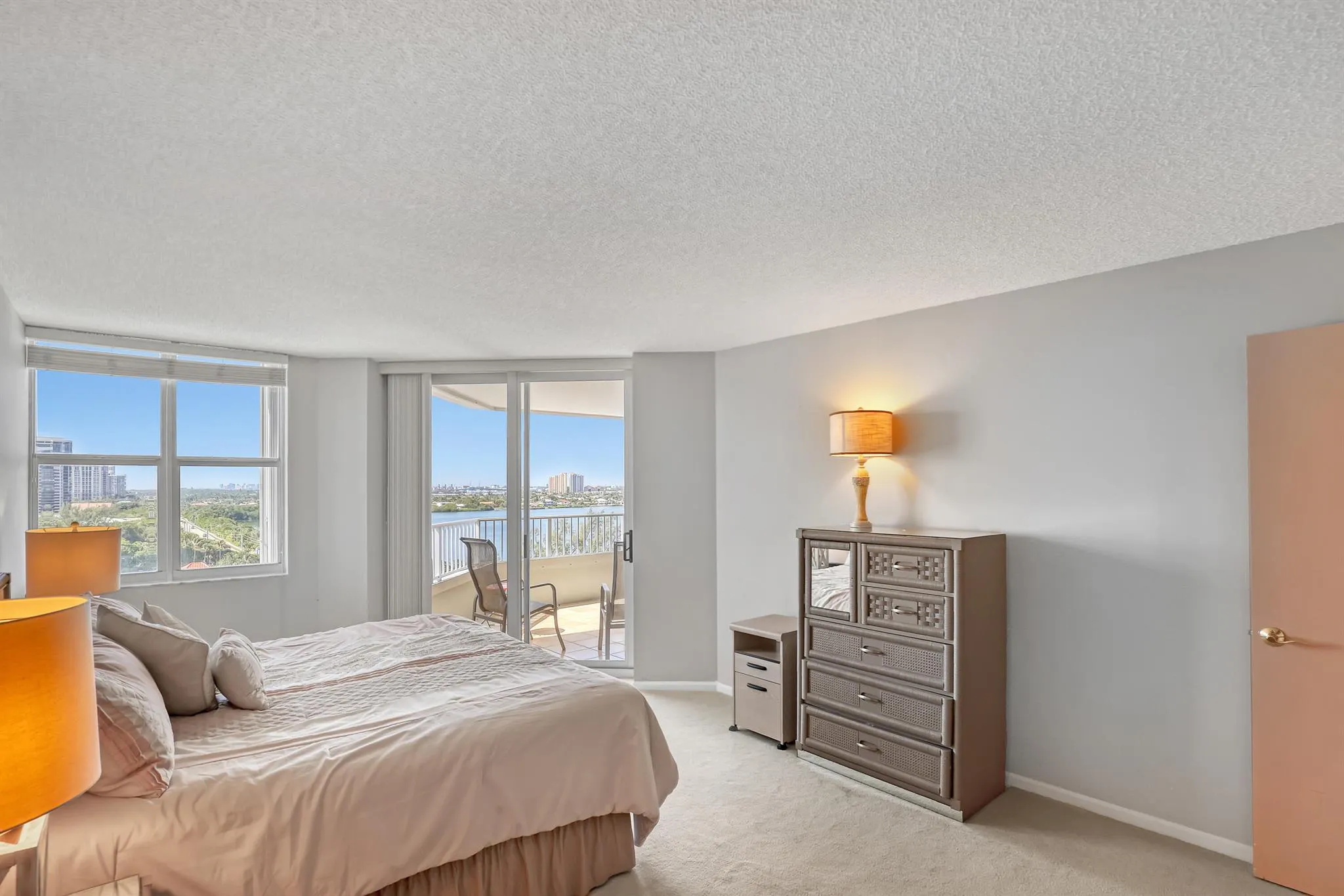5200 N Ocean Drive, #904