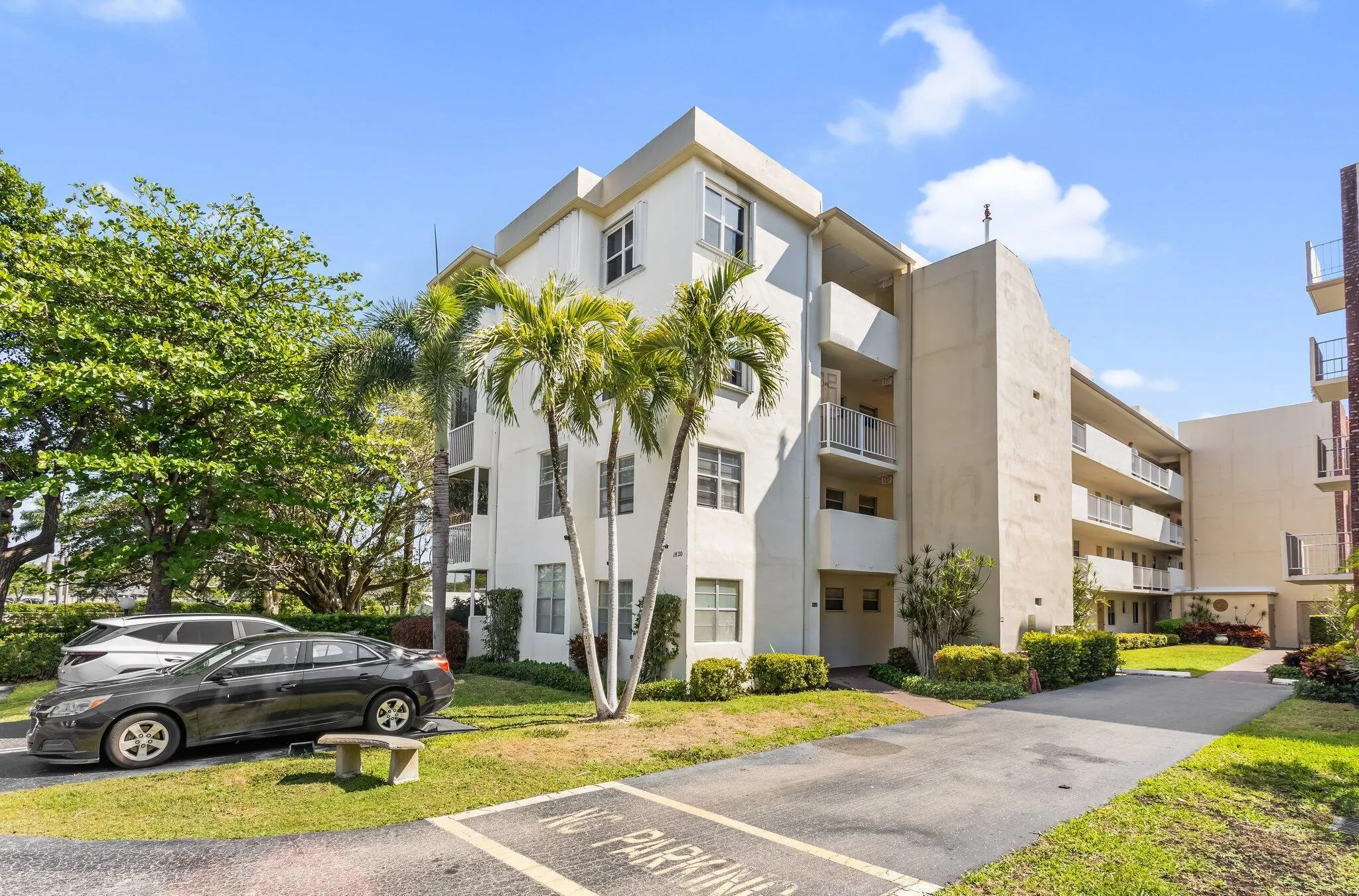 1820 New Palm Way, #202