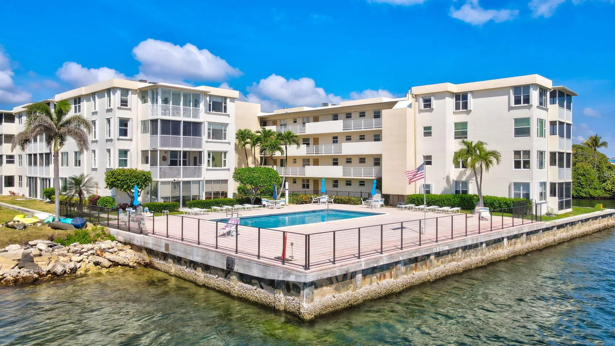 1820 New Palm Way, #202