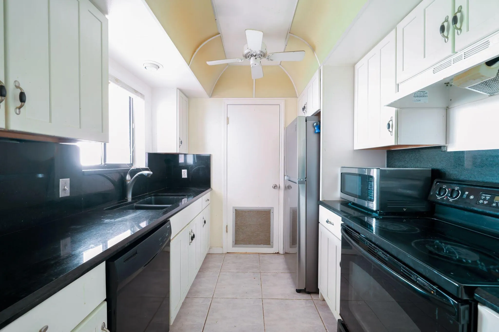 2400 S Ocean Drive, #3944