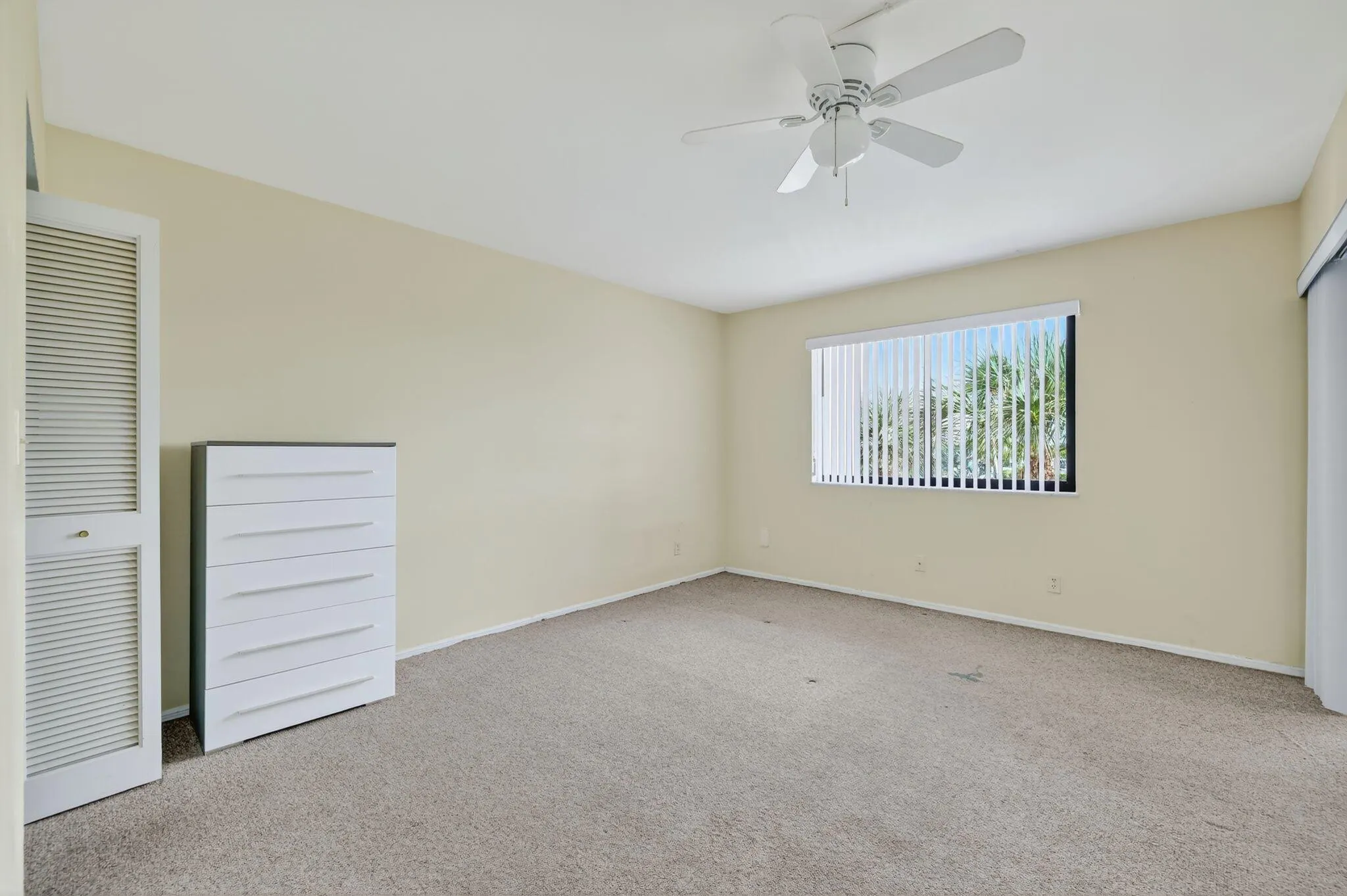 2400 S Ocean Drive, #3944