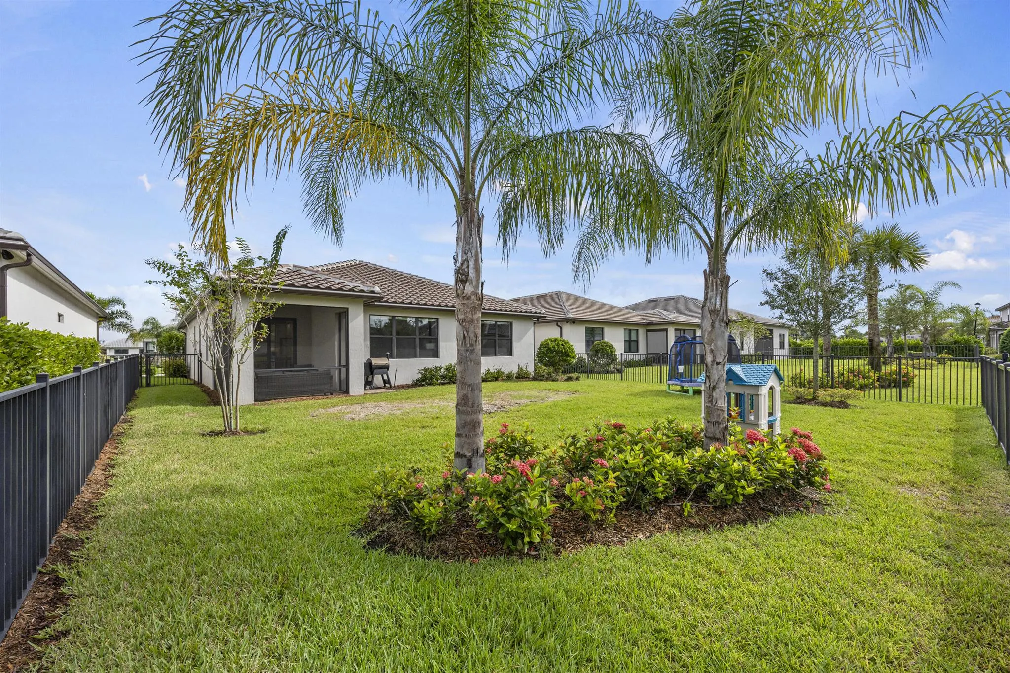636 SE Boboli Way