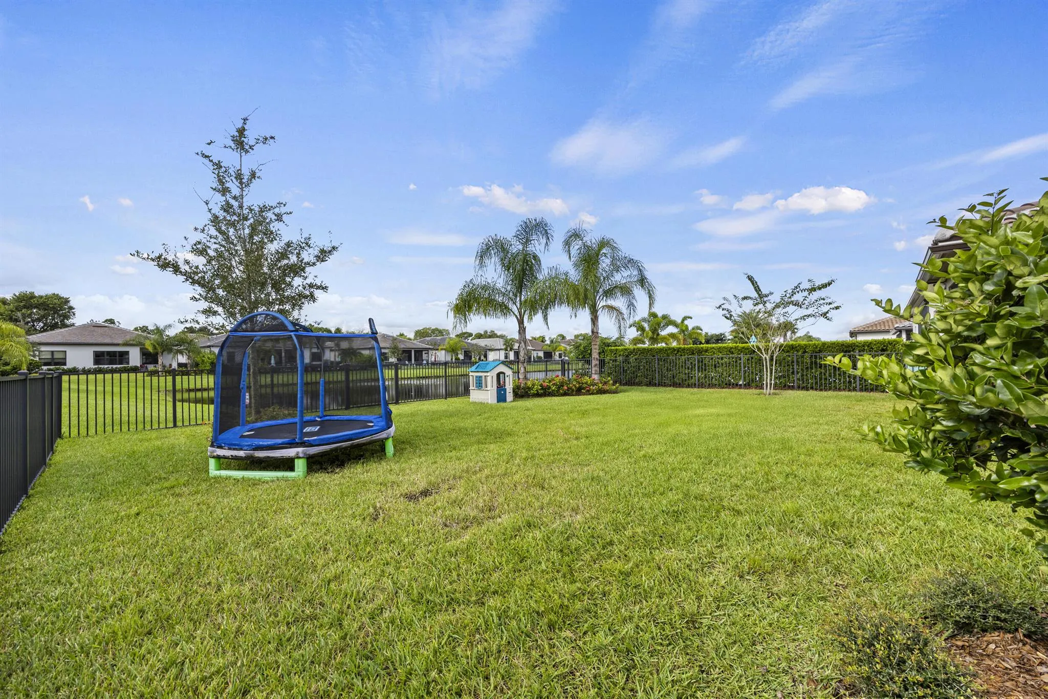 636 SE Boboli Way