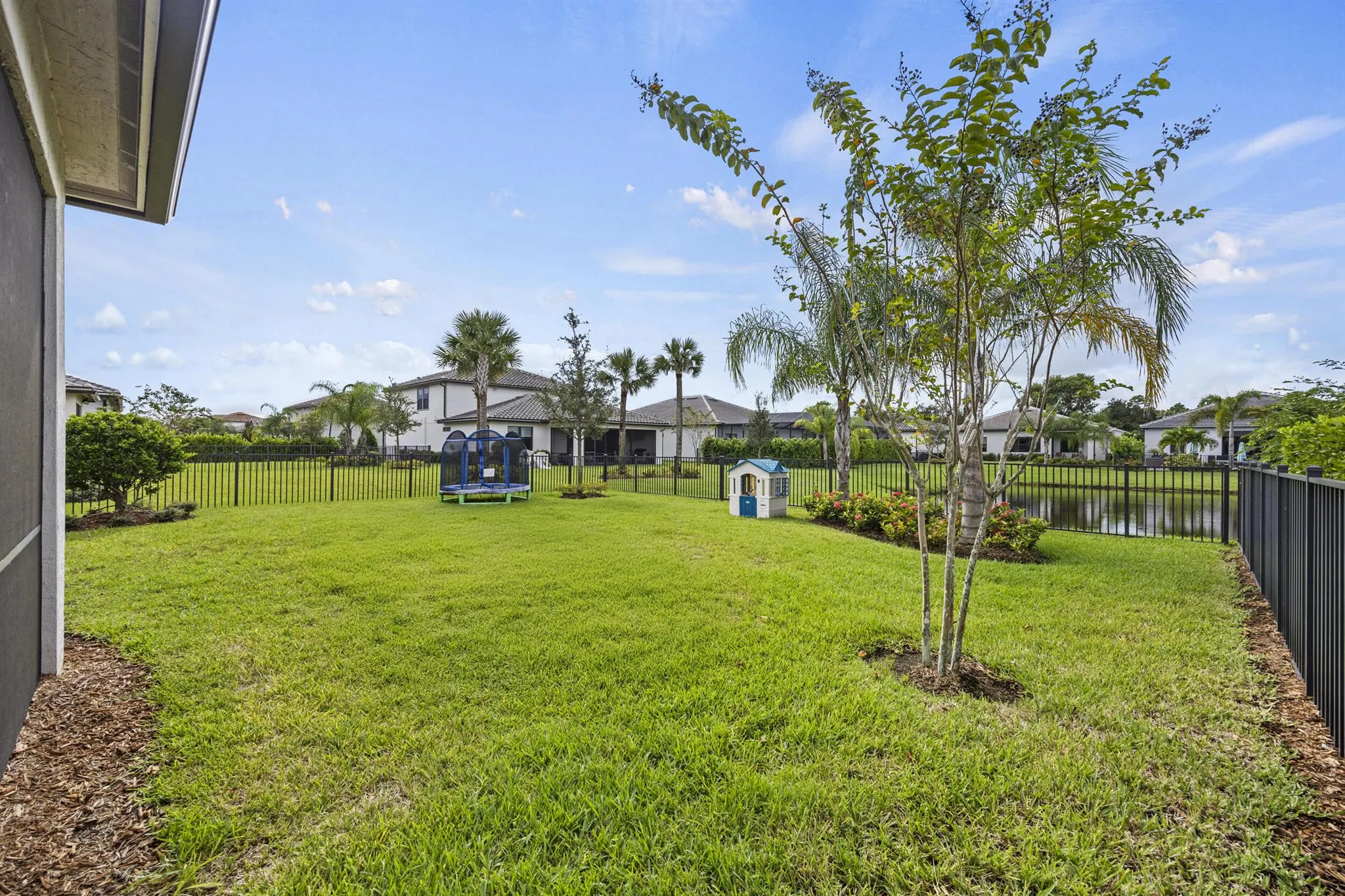 636 SE Boboli Way