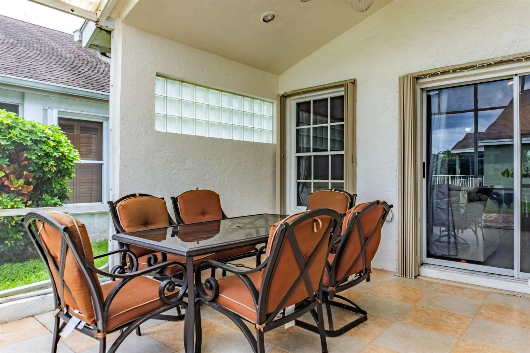 118 Meadowlands Dr
