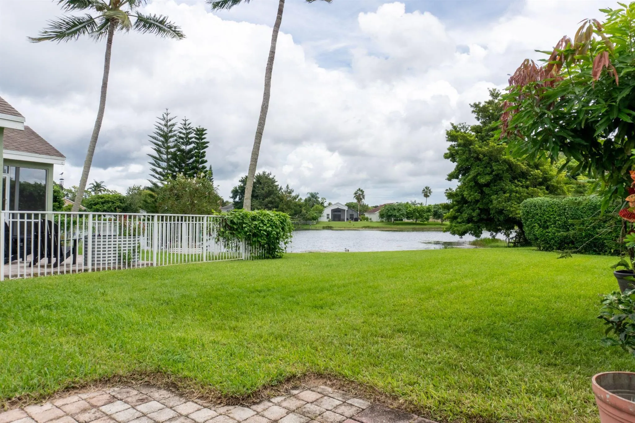 118 Meadowlands Dr