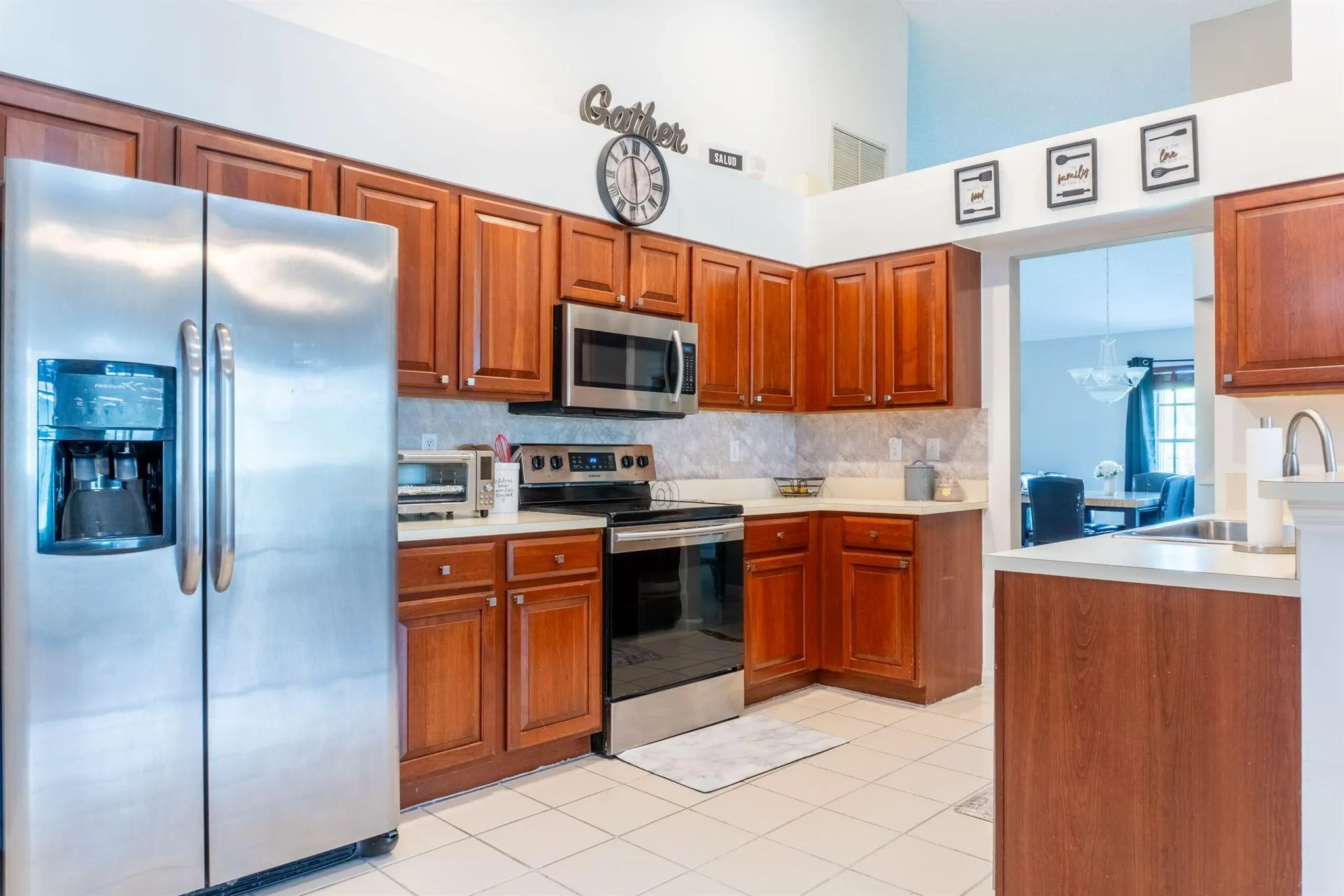 118 Meadowlands Dr