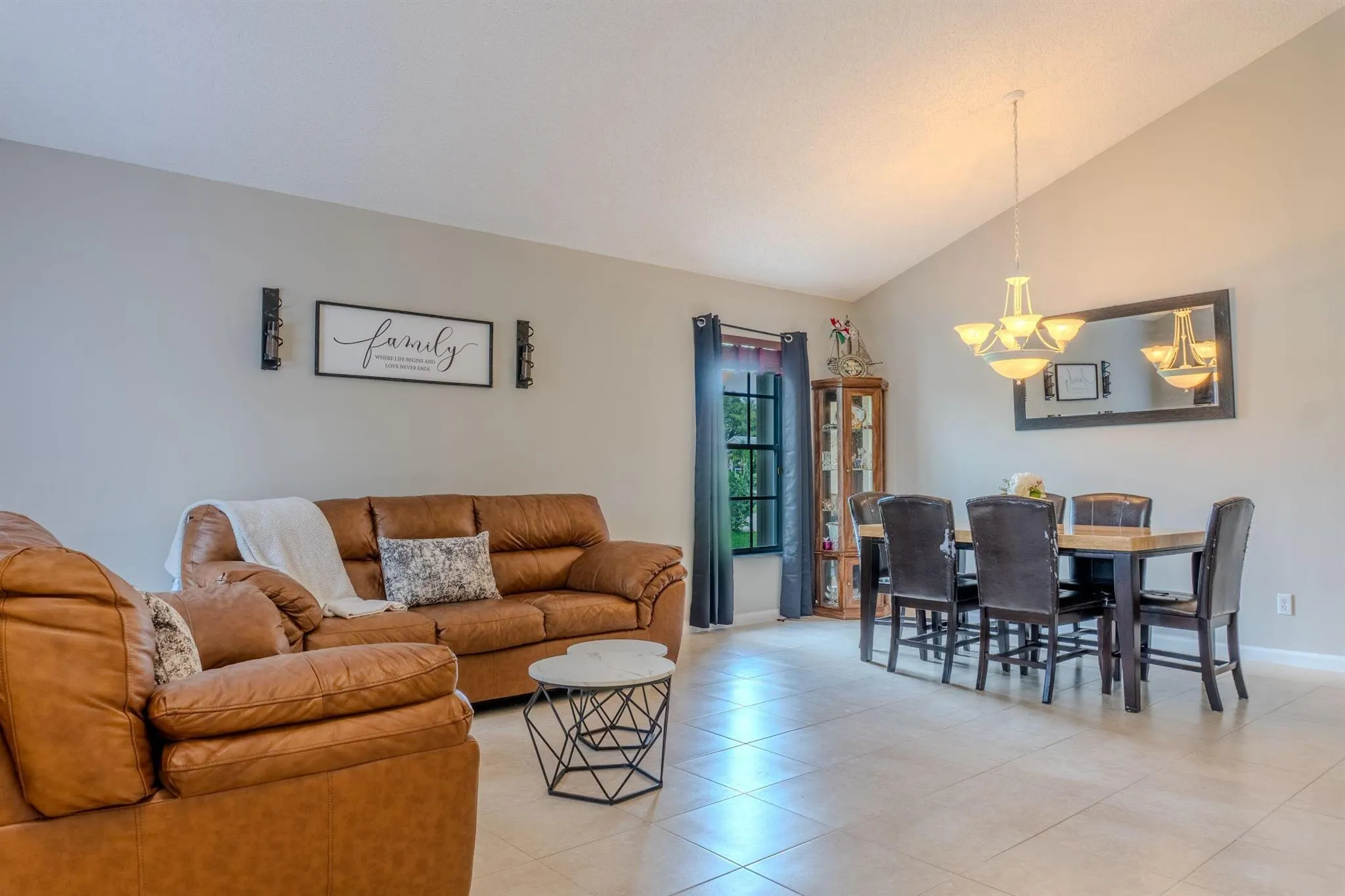 118 Meadowlands Dr