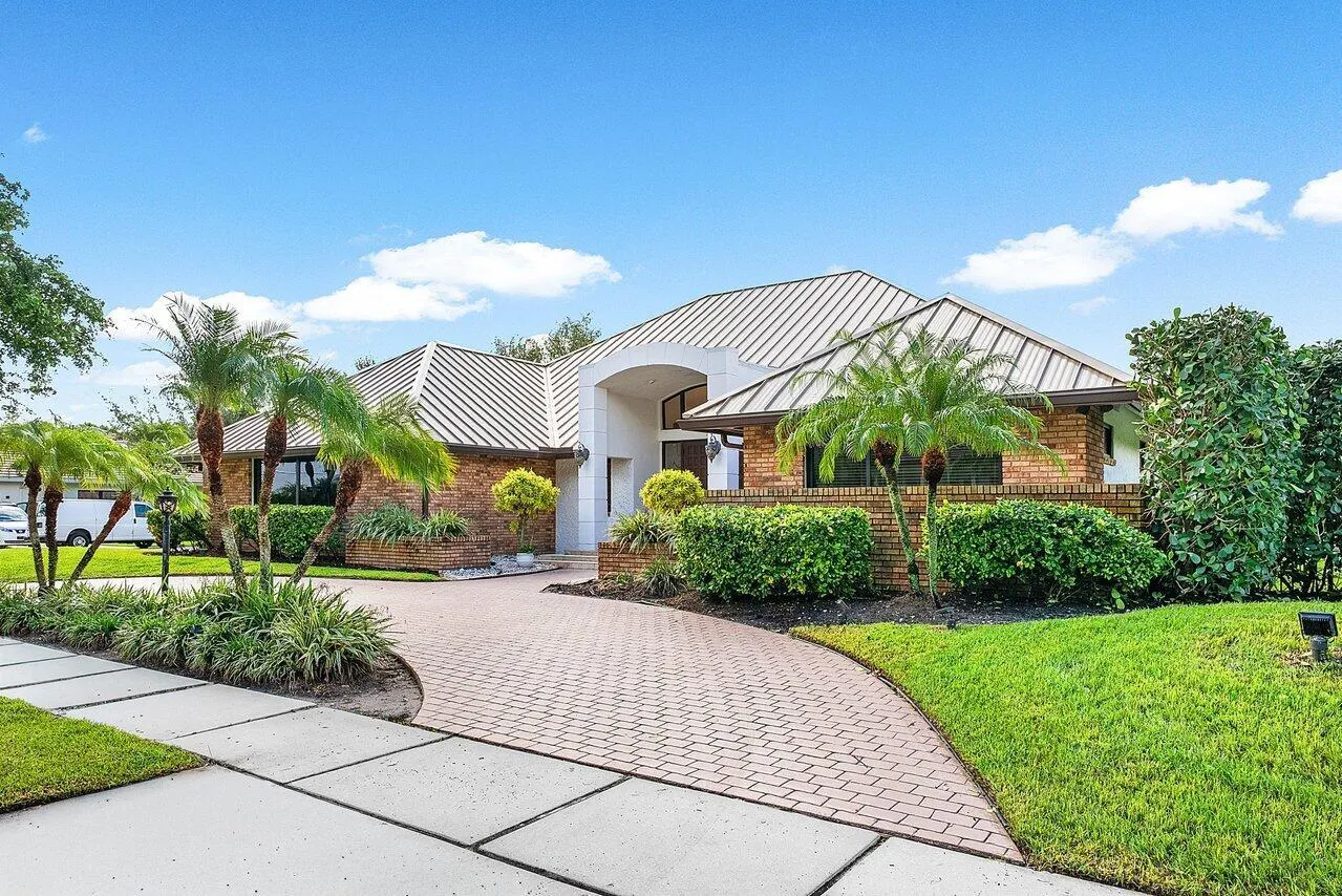 3050 St James Drive